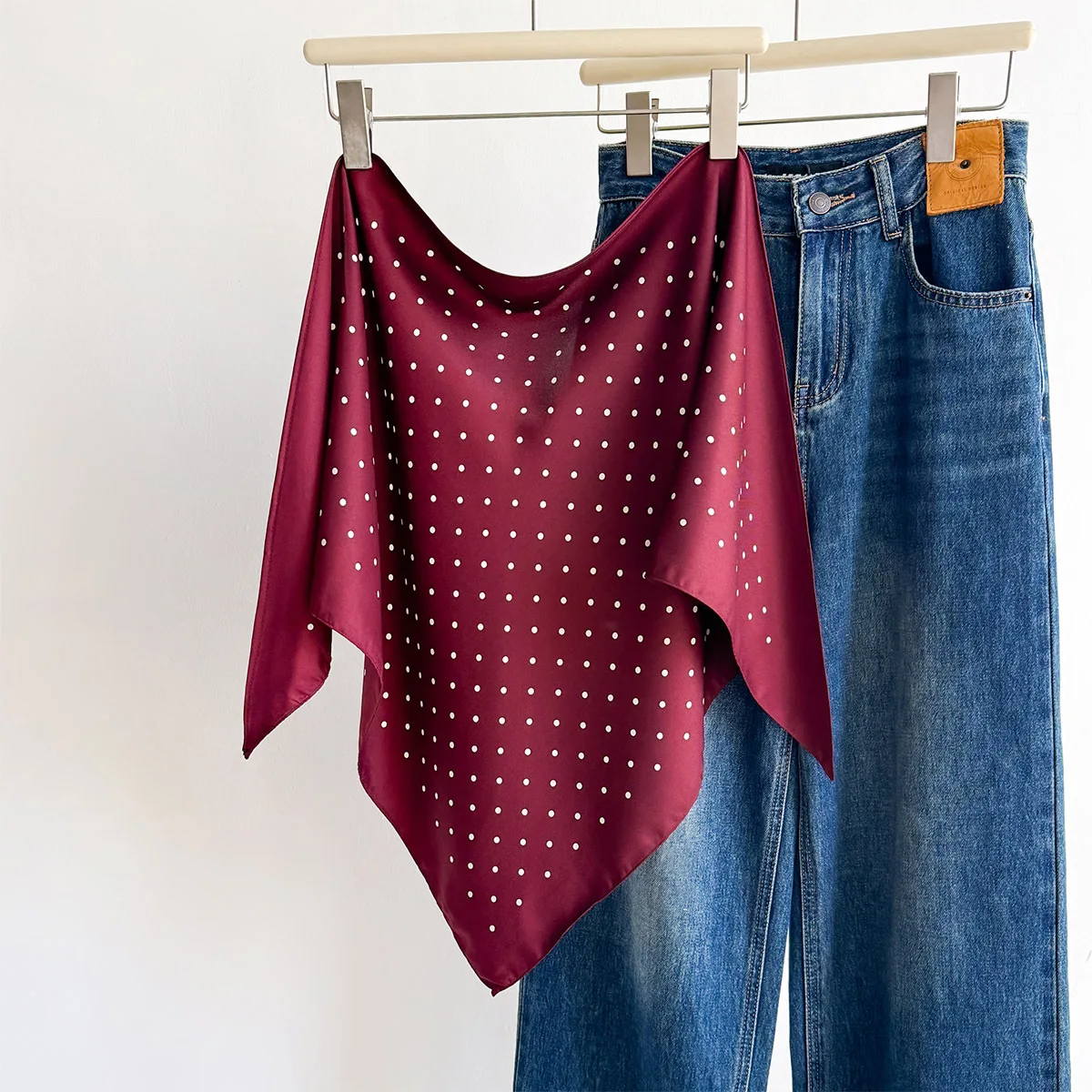 Neuer Twill-Schal Dreieckstuch für Damen Gepunktetes Halstuch Neues Stirnband Haarbänder Bedruckter Foulard Hijab Wickeltücher Bandana – Detail 3
