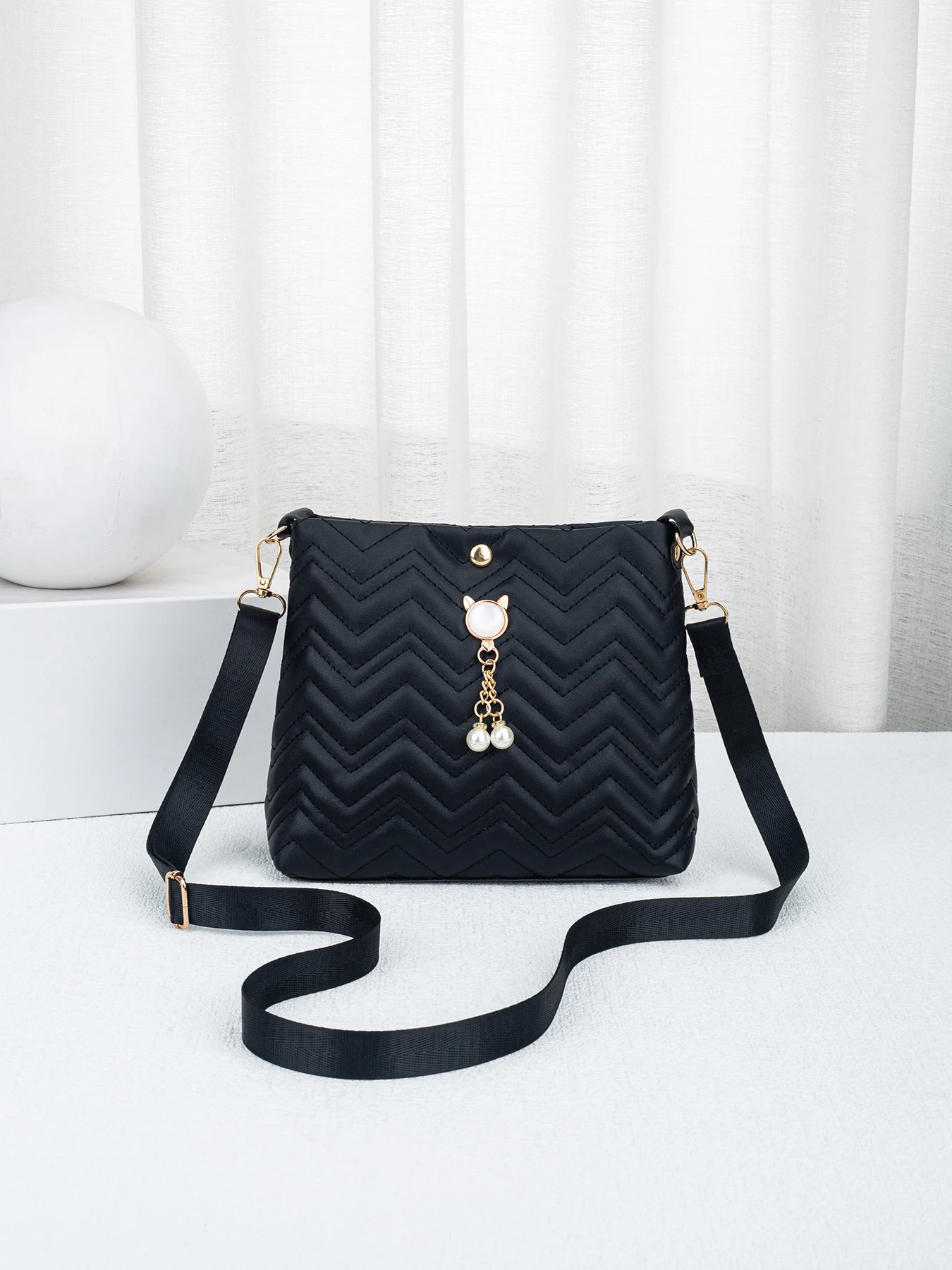 

Wave Quilted Bucket Bag, Trendy Mini Crossbody Bag, Women's Shoulder Handbag & Purse