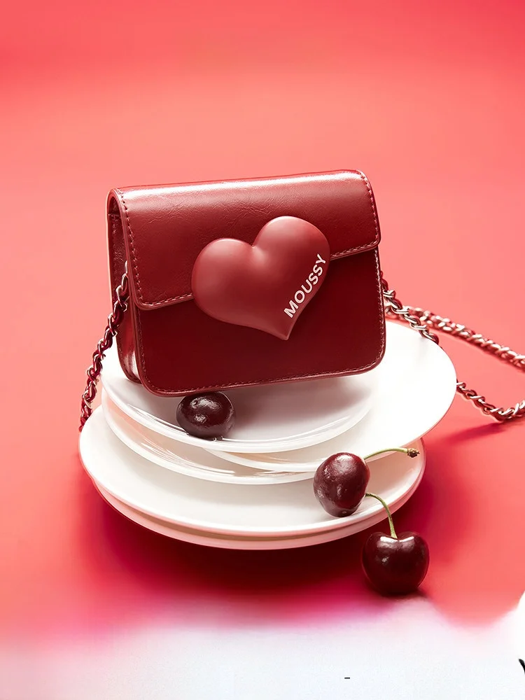 nuova-borsa-a-tracolla-a-forma-di-cuore-in-pelle-cerata-primavera-2026-con-chiusura-a-flip-per-donna-accessori-alla-moda-del-marchio-moussy