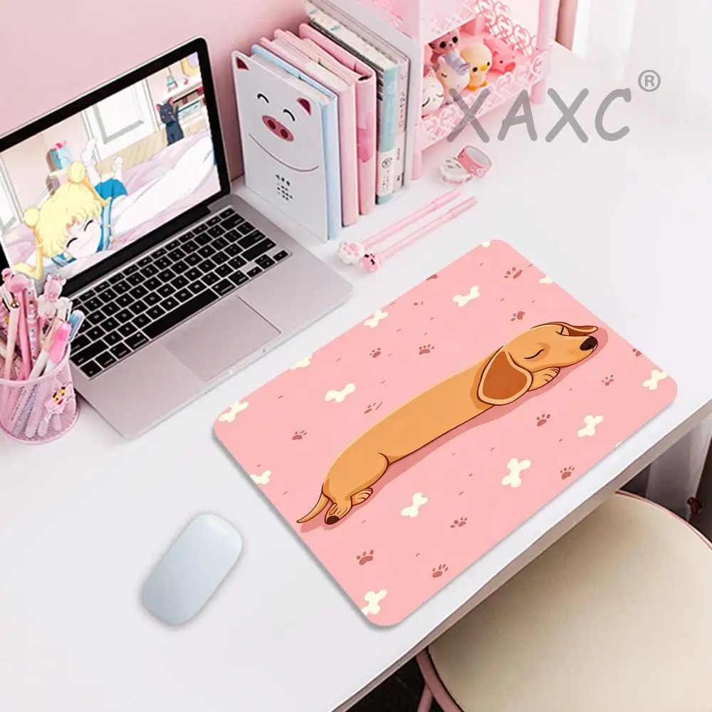 Cute sleeping Dachshund puppy mouse pad, pink paw print anti-slip desktop pad, ideal choice for office gamers Labtop HYBXAXC