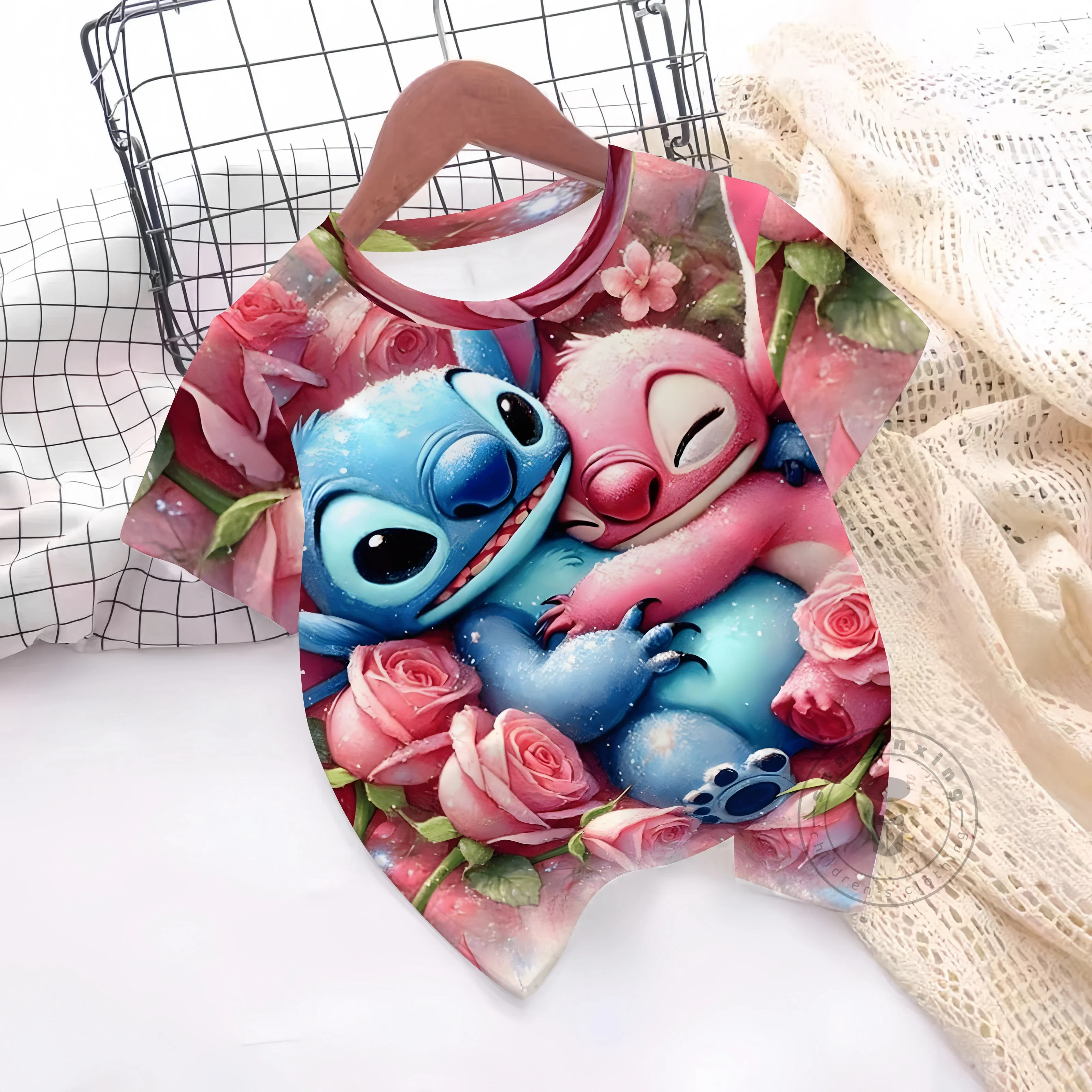 

Disney Stitch, лето 2022, От 4 до 14 лет, детская крутая футболка для мальчиков и девочек, легкая футболка с 3D принтом и мультяшной вышивкой, топы
