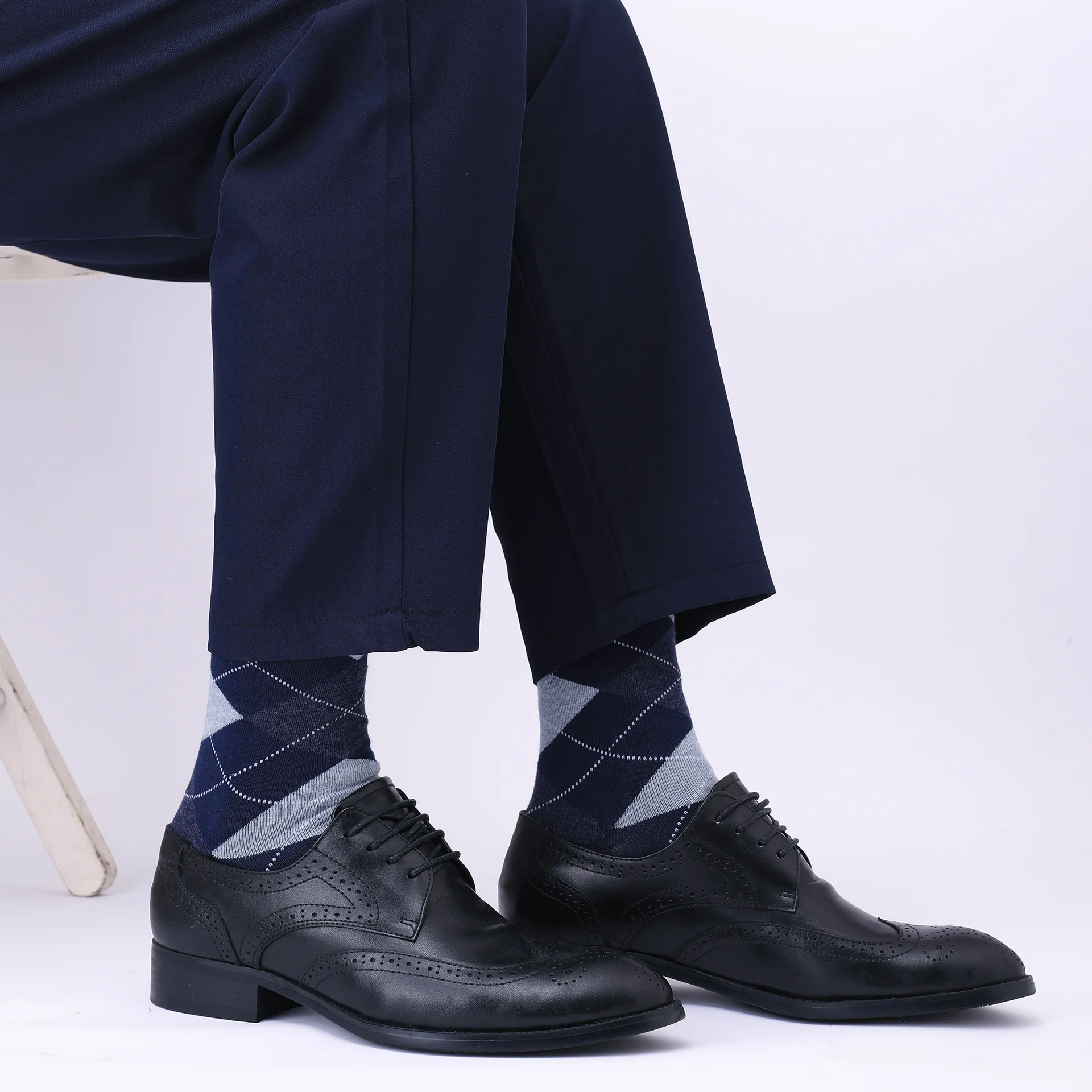 Stoking Panjang Pria Model Atletik Baru Motif Kotak-kotak Berlian Besar Garis-garis Polos Gaya Bisnis Musim Gugur Musim Dingin Tebal B8W234