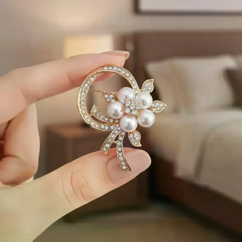 Women’s Floral Brooch with Imitation Pearls Layered Heart Shaped Pin for Party Dress Up and Daily Styling Gift