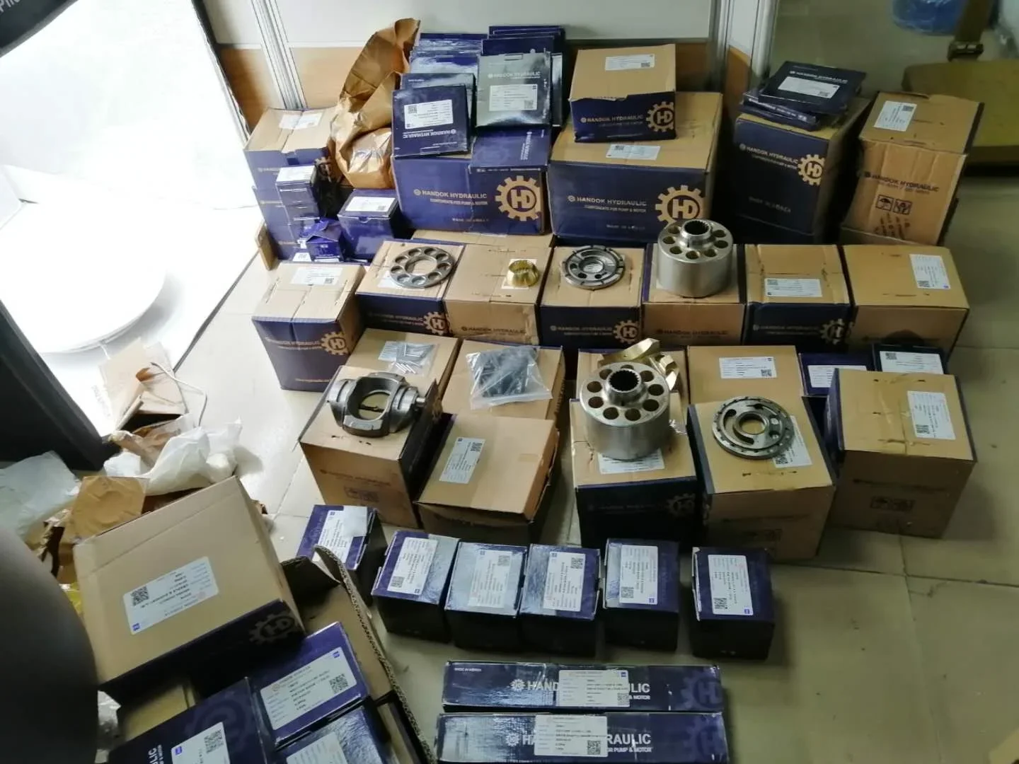HPV95 Hydraulic Parts Cylinder Block Valve Plate Piston Shoe HANDOK for PC200-6 PC200-7