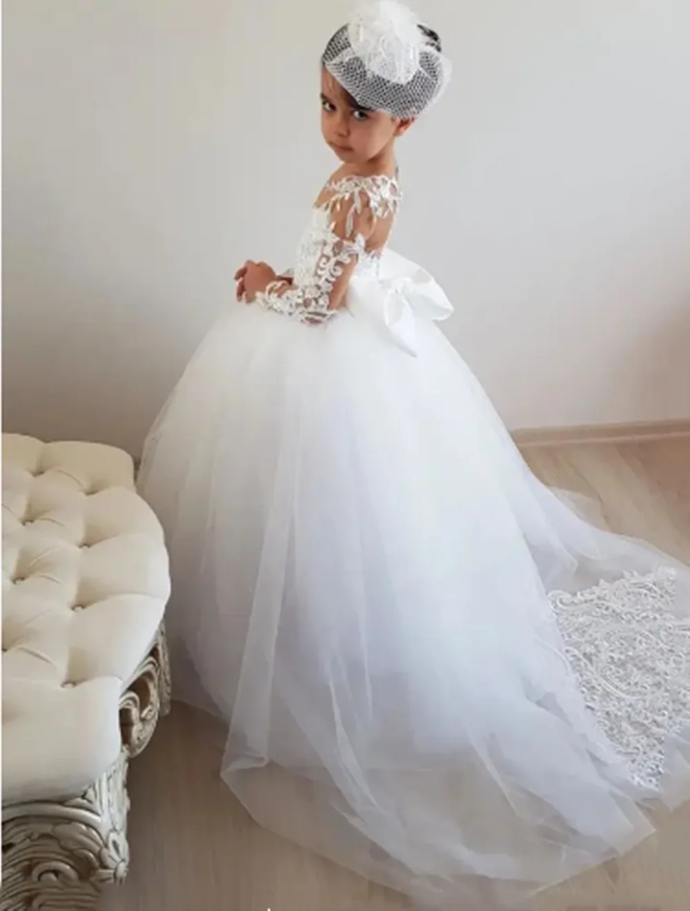 

Customized Elegant Flower Girl Dresses For Wedding Pearls Appliques Full Sleeves Kids Bridesmaid Birthday First Communion Gown