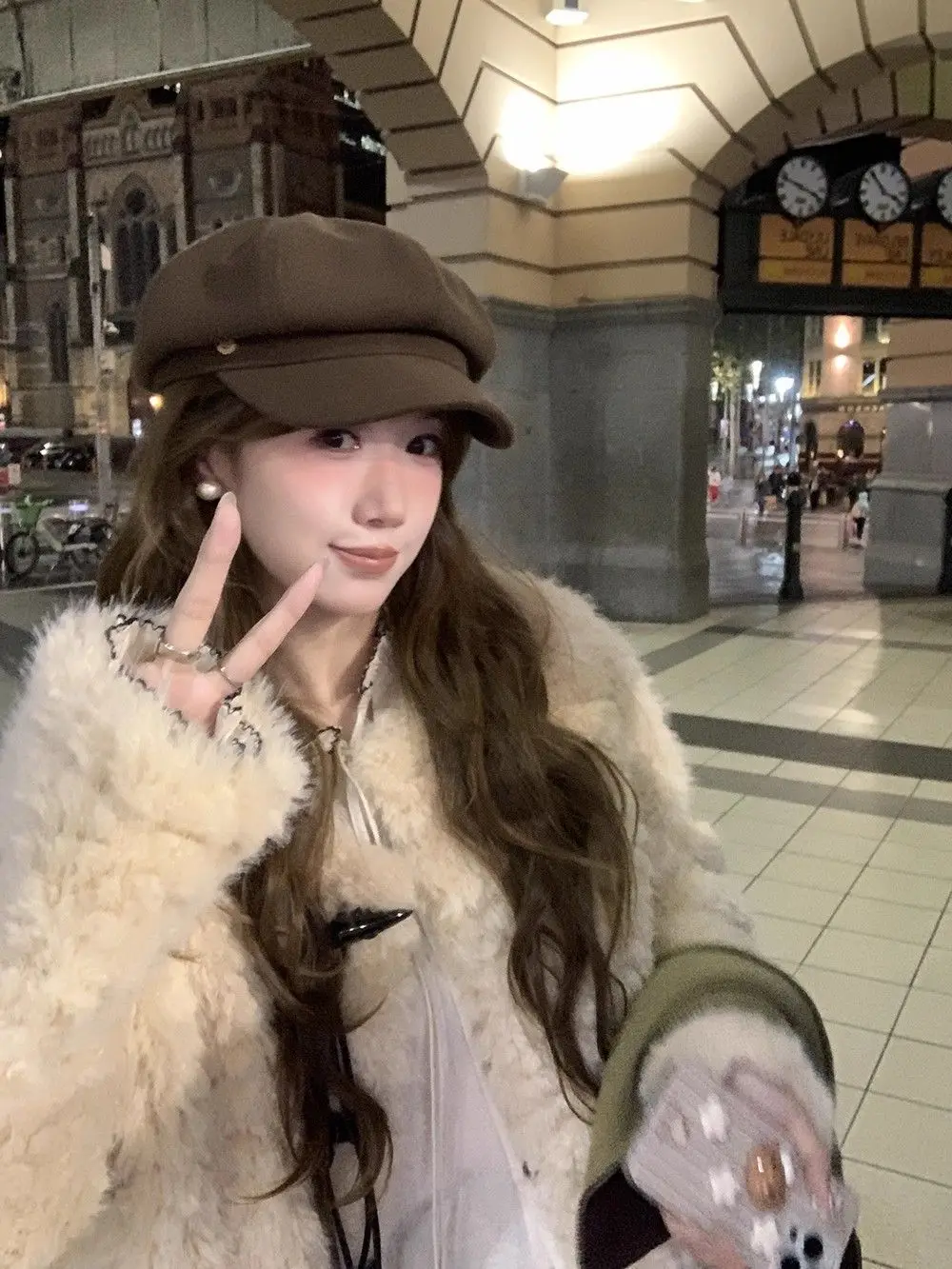 

Женская длинная куртка из овечьей шерсти, серая: пепельно-серая, угольно-черная, цвета голуби, серо-каменный, темно-серый, цвета оружейной стали, железный, свинцовый, серебристый, дымчато-серый, цвета тонкого серого, цвета мышиного меха