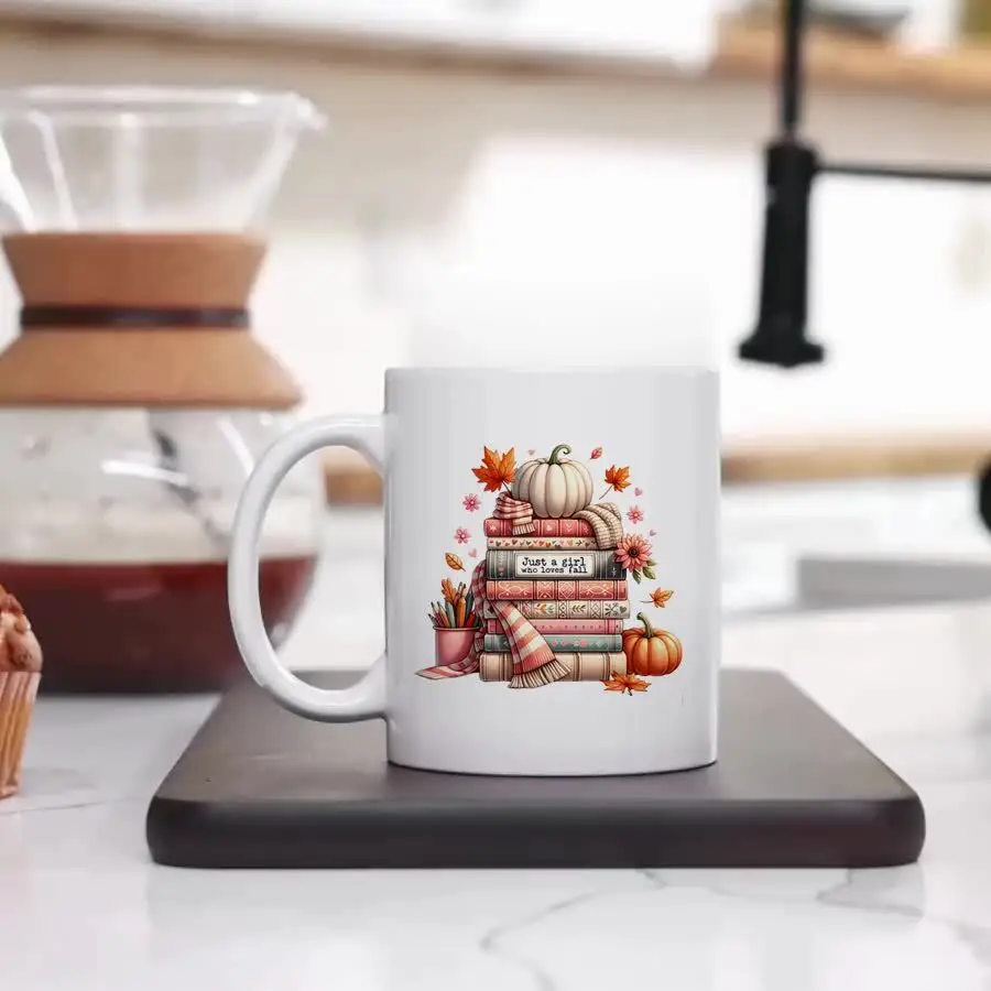 مجرد فتاة تحب كوب سيراميك الخريف - تصميم كتب الخريف والقرع، هدية مثالية لمحبي القهوة، هدية فريدة من نوعها