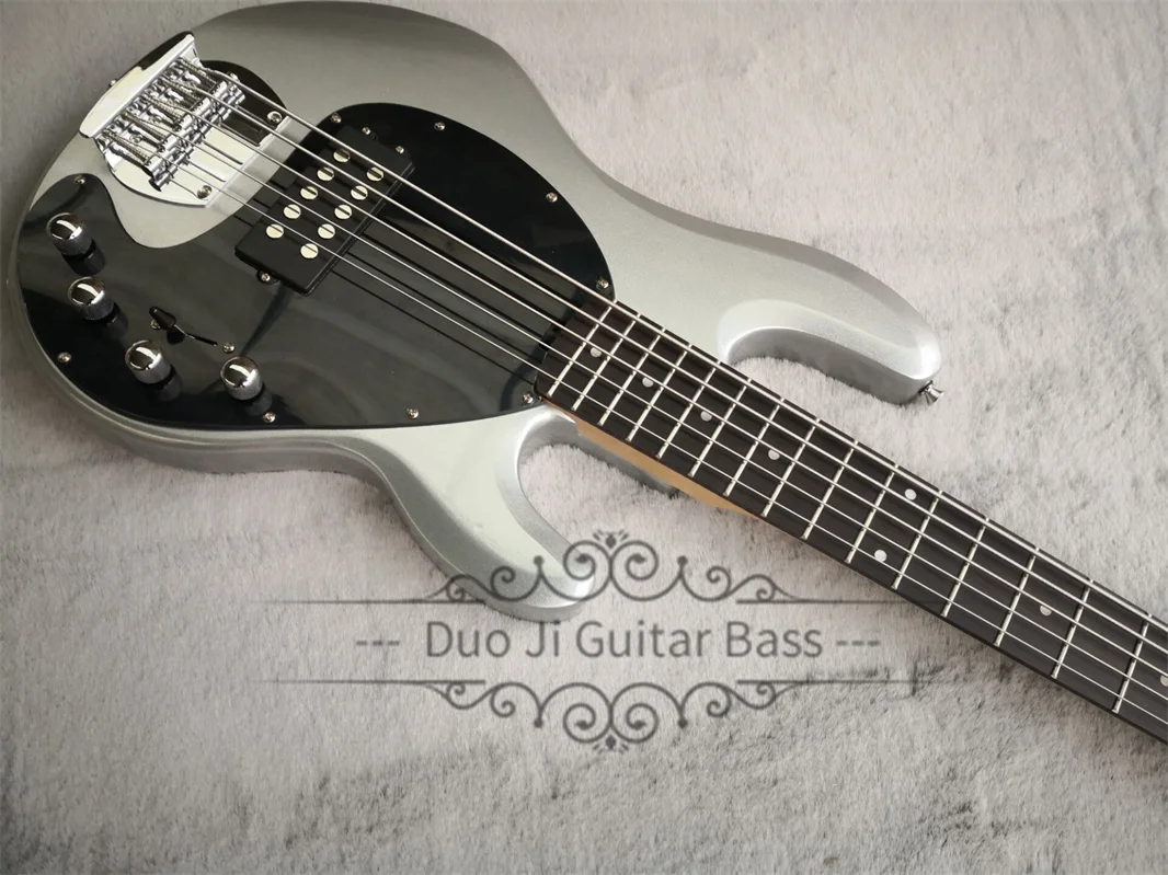 5 strings silver bass guitar, solid wood body, maple neck, rosewood fingerboard, black guard plate, active
