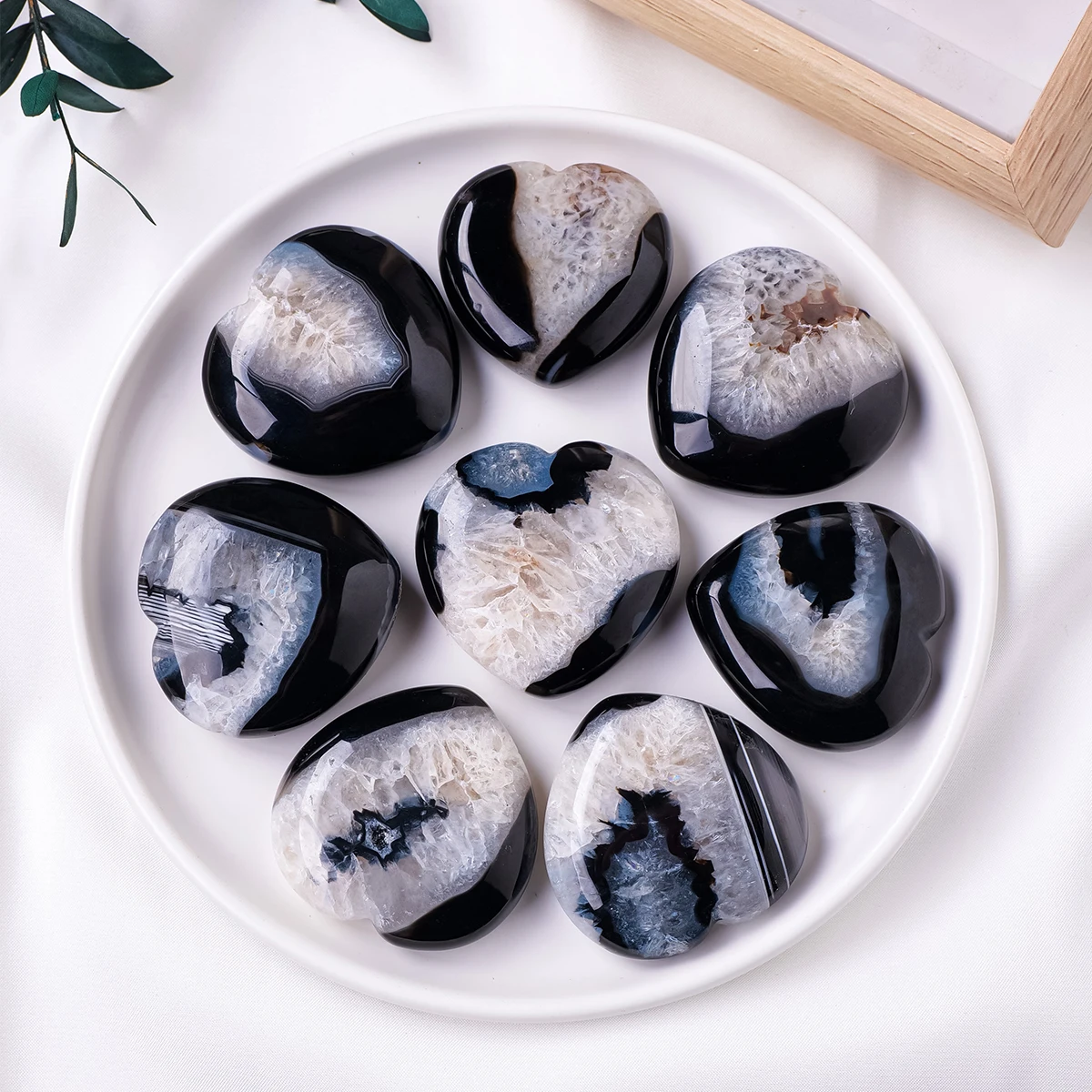 1pc Natural Crystal Black Agate Crystal Cave Love Palm Stone Crystal Raw Stone Polished Palm Stone Crystal Craft Decoration