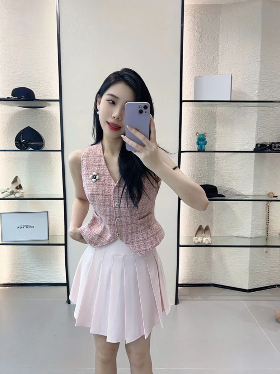 

Summer 2024 Pink V-neck Tweed Vest And Pleated Skirt Two-piece Set Sweet And Cool Fashion Ensemble for Women