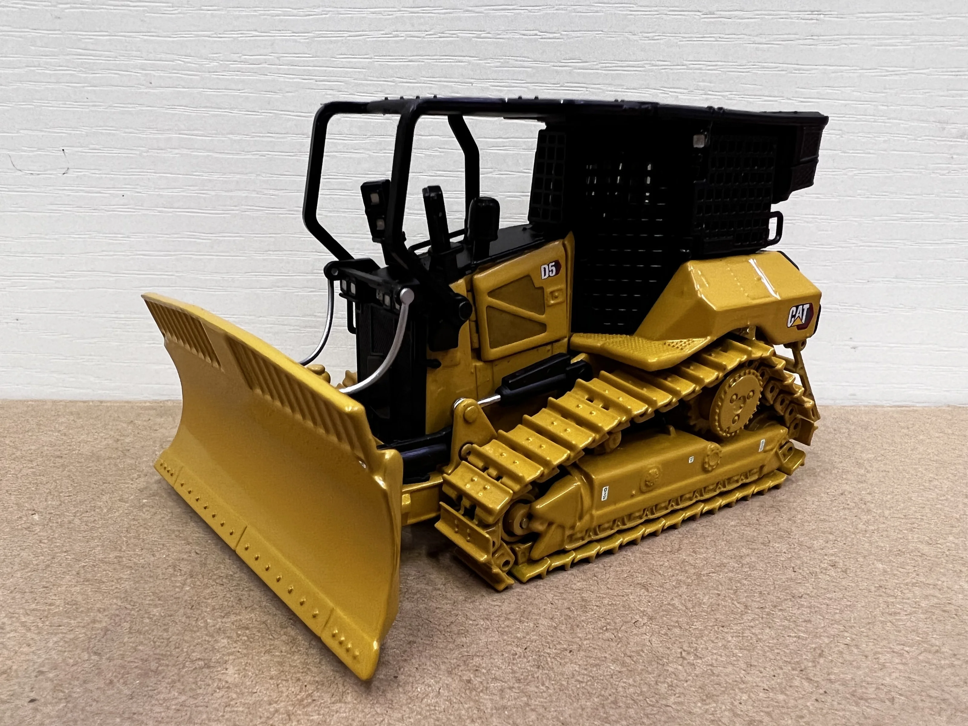 

Diecast Alloy 1:50 Scale CatD5 XR Bulldozer Model Can Open The Door Adult Limited Classic Collection Display Souvenir Spot