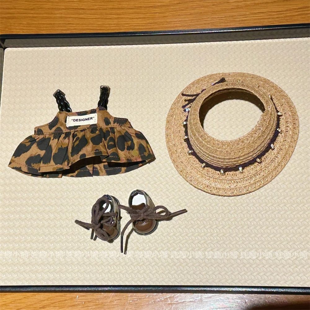 Eerste tweede en derde generatie 17 cm Labubu blinde doos hanger beeldje voor het verwisselen van kleding luipaardprint jurk alleen kleding