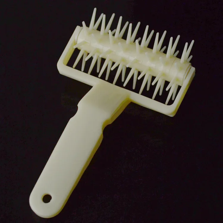 

New Dough Roller Pastry Pie Needle Wheels Cutter Plastic Baking Pizza Cookies Sewing Machine Cake Bread Hole Punch OK 0241