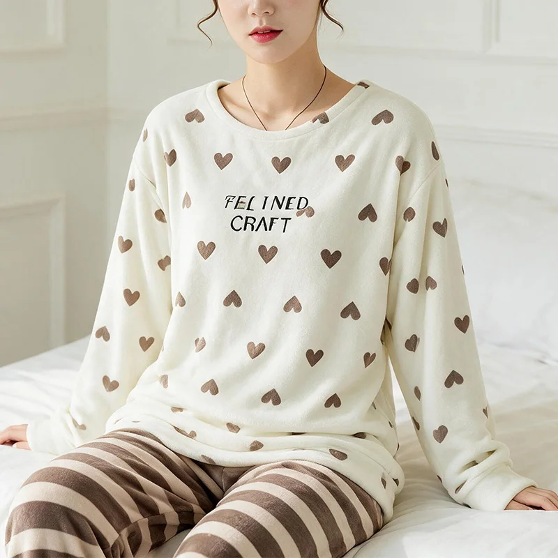 Thick and Warm Coral Fleece Pajamas with Heart-Shaped Pattern for Autumn and Winter Student Pajamas with Long Sleeves Sleepwear