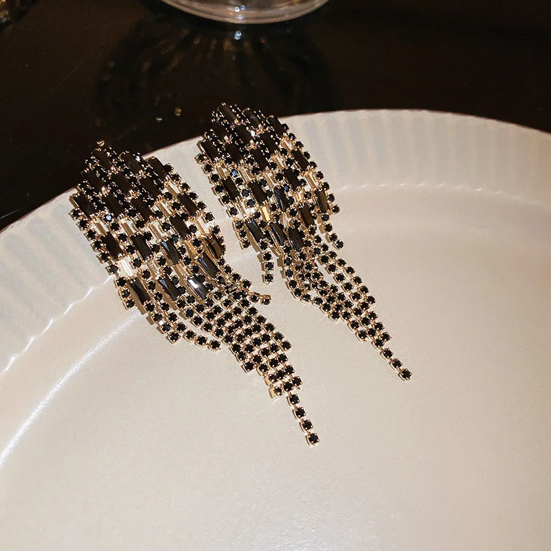 

Occidental Style Exaggerated Arrow Rhinestone Long Fringe Dangle Earrings for Women Charms Fashion Luxury Vintage Earring Gifts