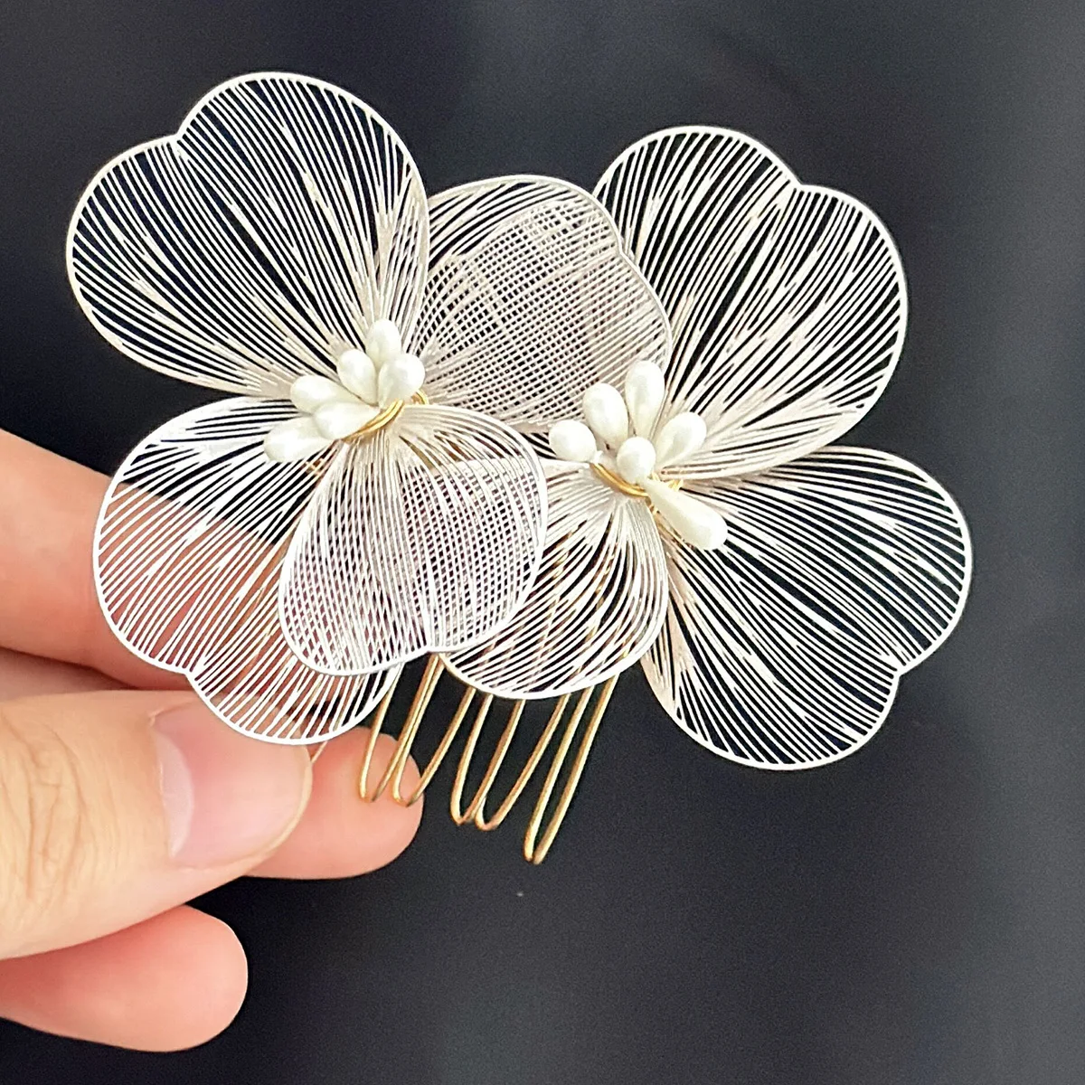 

Korean Gold Alloy Flower Hair Comb Handmade Wedding Bride Hair Clips Retro Baroque Hair Briding Pins Accessories Barrettes