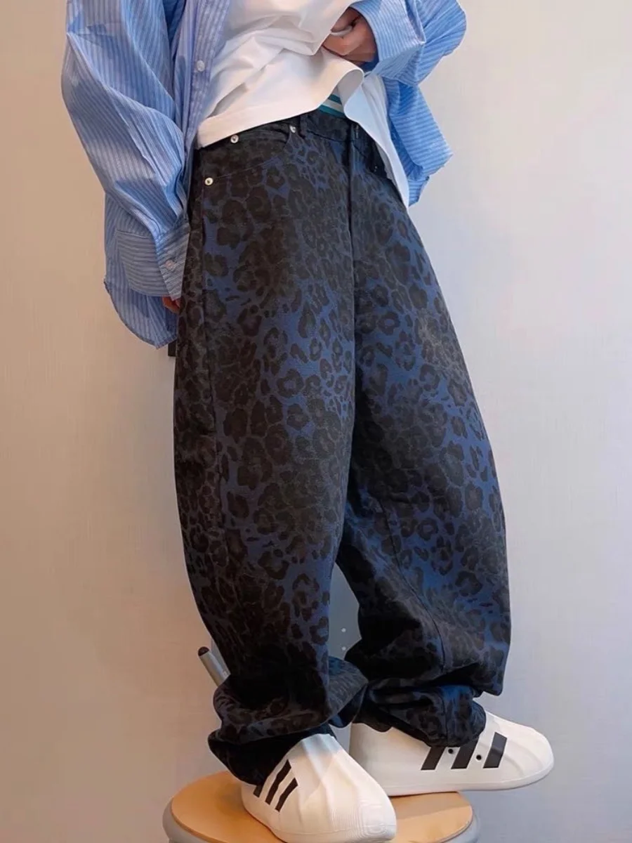 Pantaloni casual da uomo retrò Waed American High Street Jeans a gamba dritta con design a coltello in pelle di leopardo per abbigliamento estivo per adolescenti
