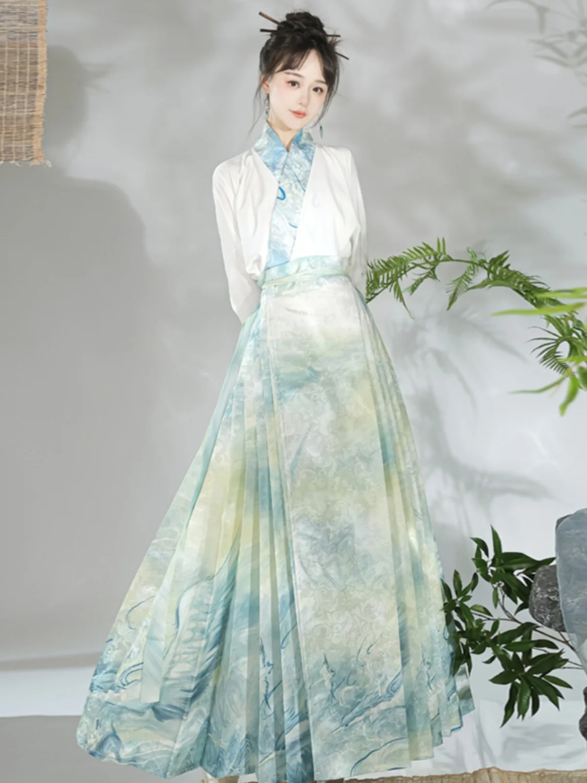 original Hanfu female Ming style cross collar aircraft sleeve national style horse face skirt set for daily commuting,