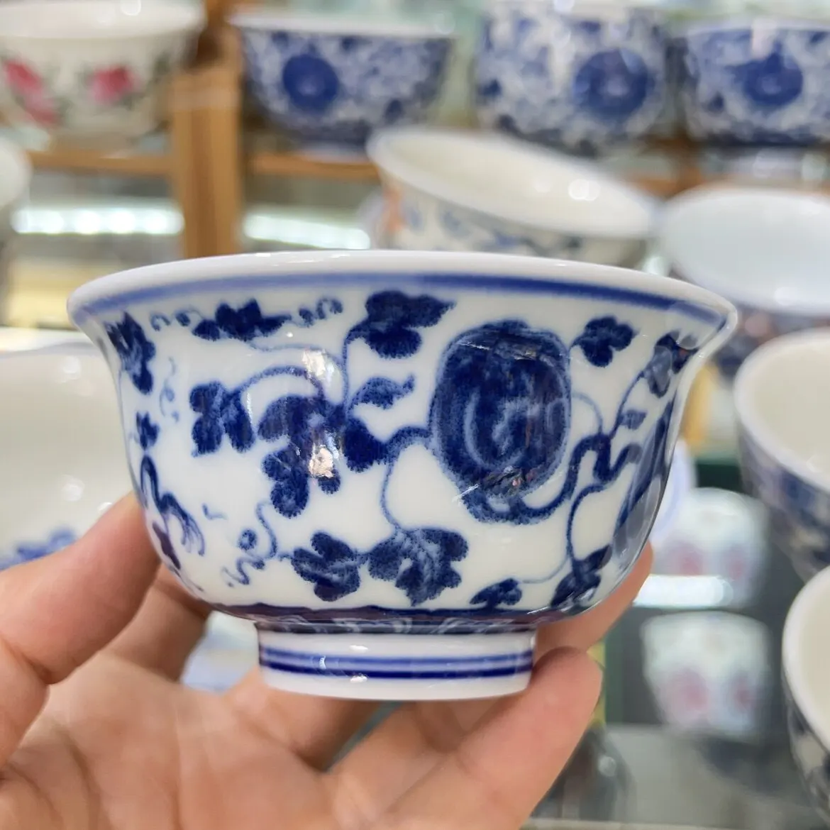 Jingdezhen Blue and White Cup Single Cup Ceramic Cup Set Tea Tasting Cup Interlock Branch Pressure Bottle Tea Cup