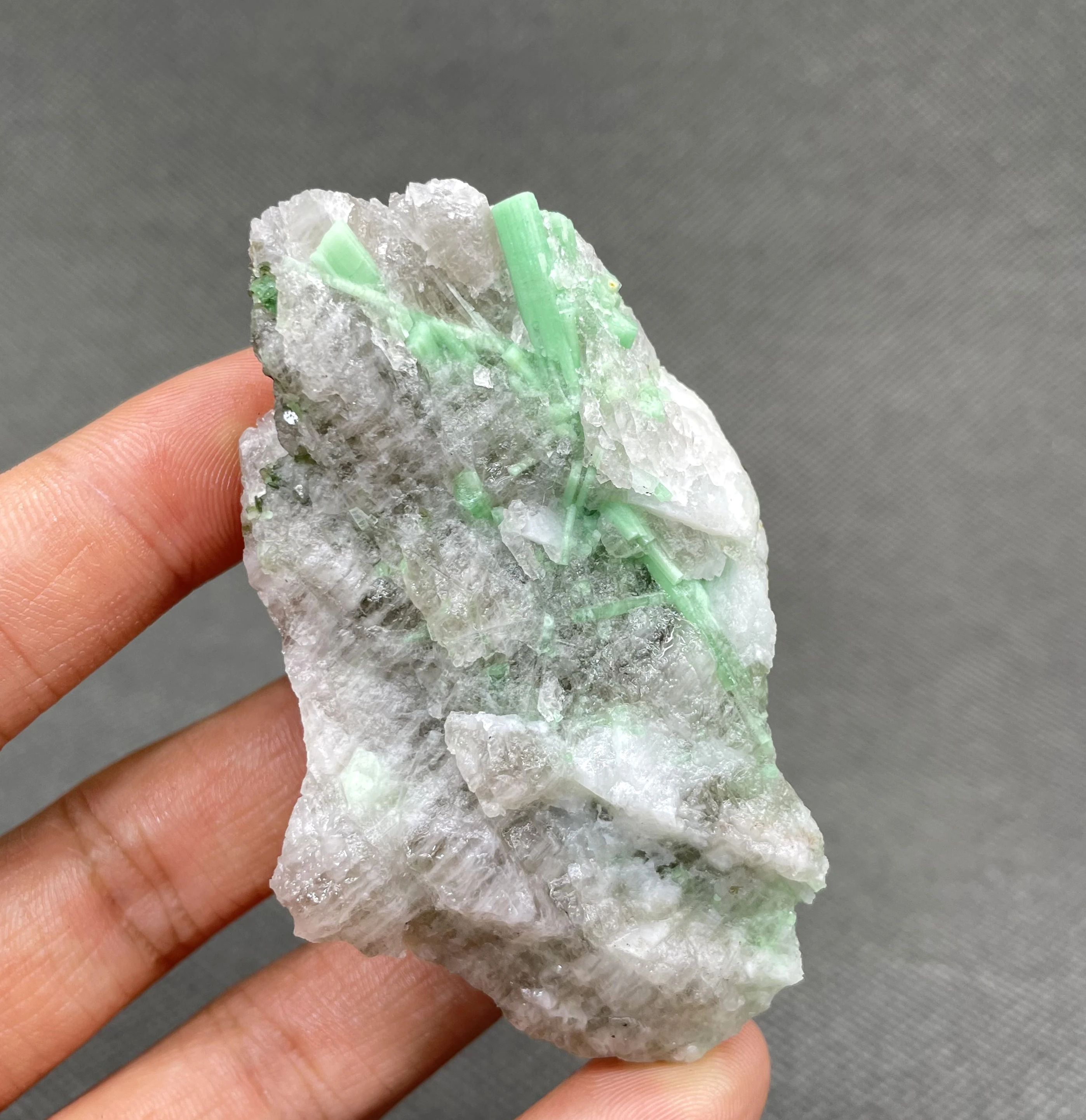 

BEST! 78g Natural rare green emerald mineral gem-grade crystal specimens stones and crystals quartz crystals from China