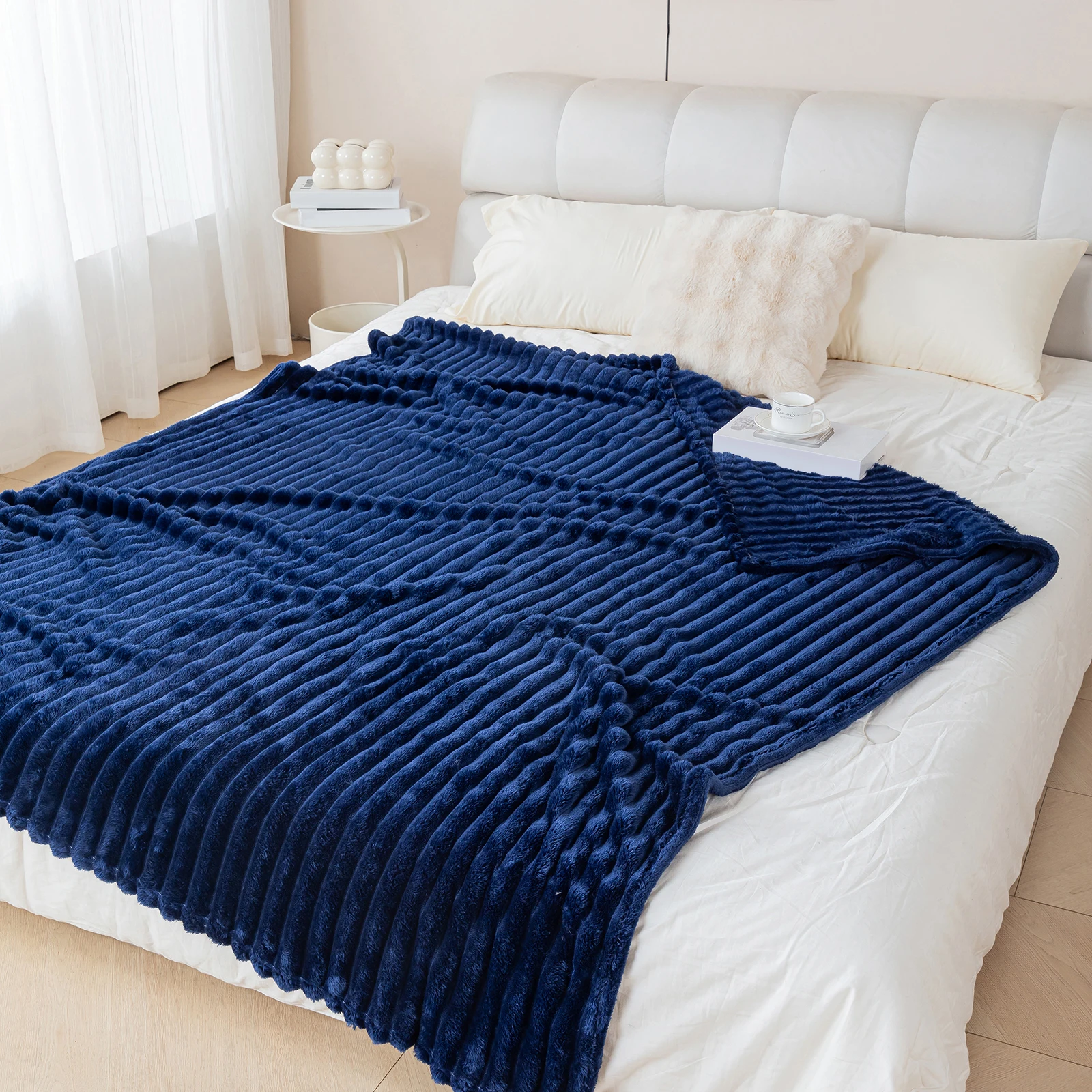 1 Stück gestreifte, einfarbige Flanelldecke, weiche und bequeme Überwurfdecke, geeignet für Sofas, Betten und Reisen, vielseitig einsetzbar – Detail 25