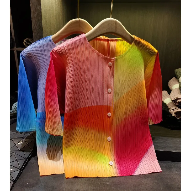 

Плиссированная рубашка Miyake Plisse 2026: Новая летняя коллекция, высококачественная серия Dopamine Rainbow, элегантная приталенная рубашка для отпуска