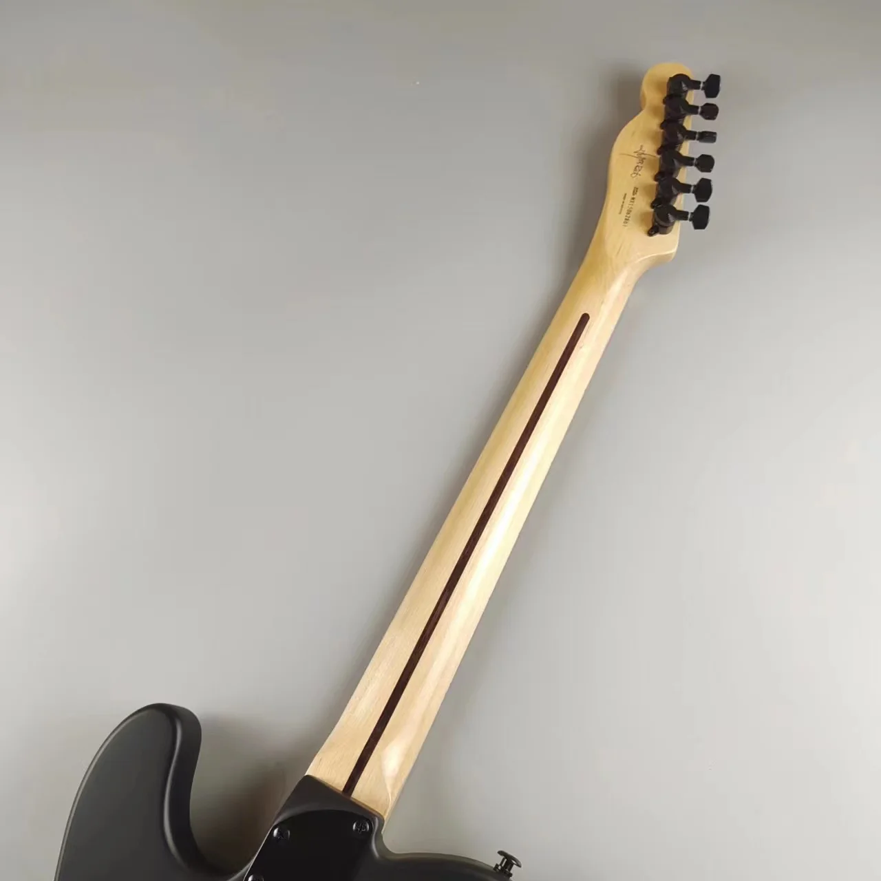 Tailai electric guitar, imported wood and environmentally friendly paint, black matte, EMG pickup, good sound quality, lightning