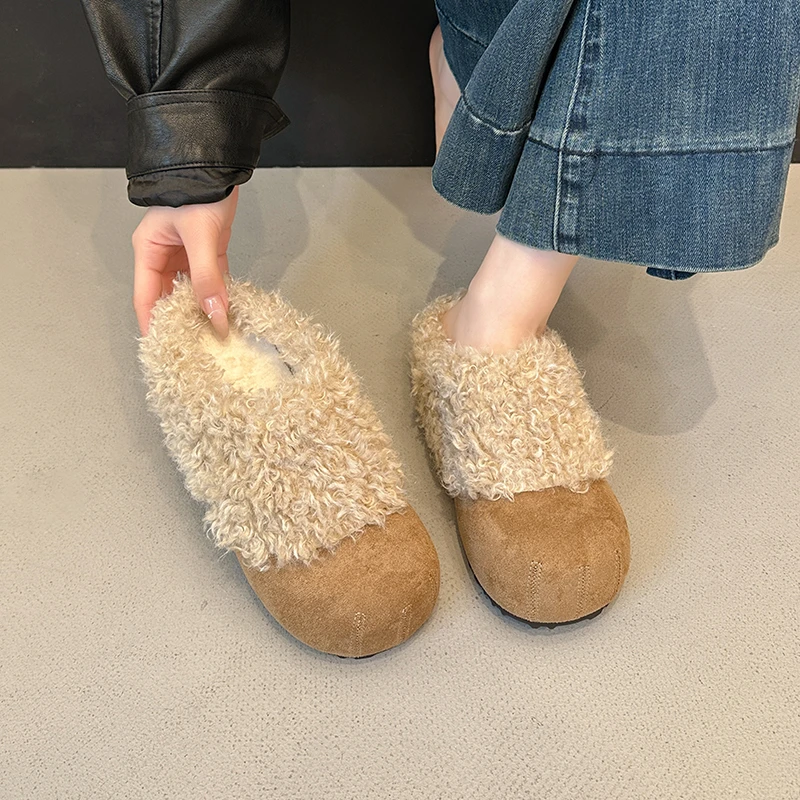 Zapatillas mullidas de suela gruesa y cálidas con forro polar para mujer, ropa de invierno para exteriores, nuevas zapatillas de algodón antideslizantes que aumentan la altura, 2026