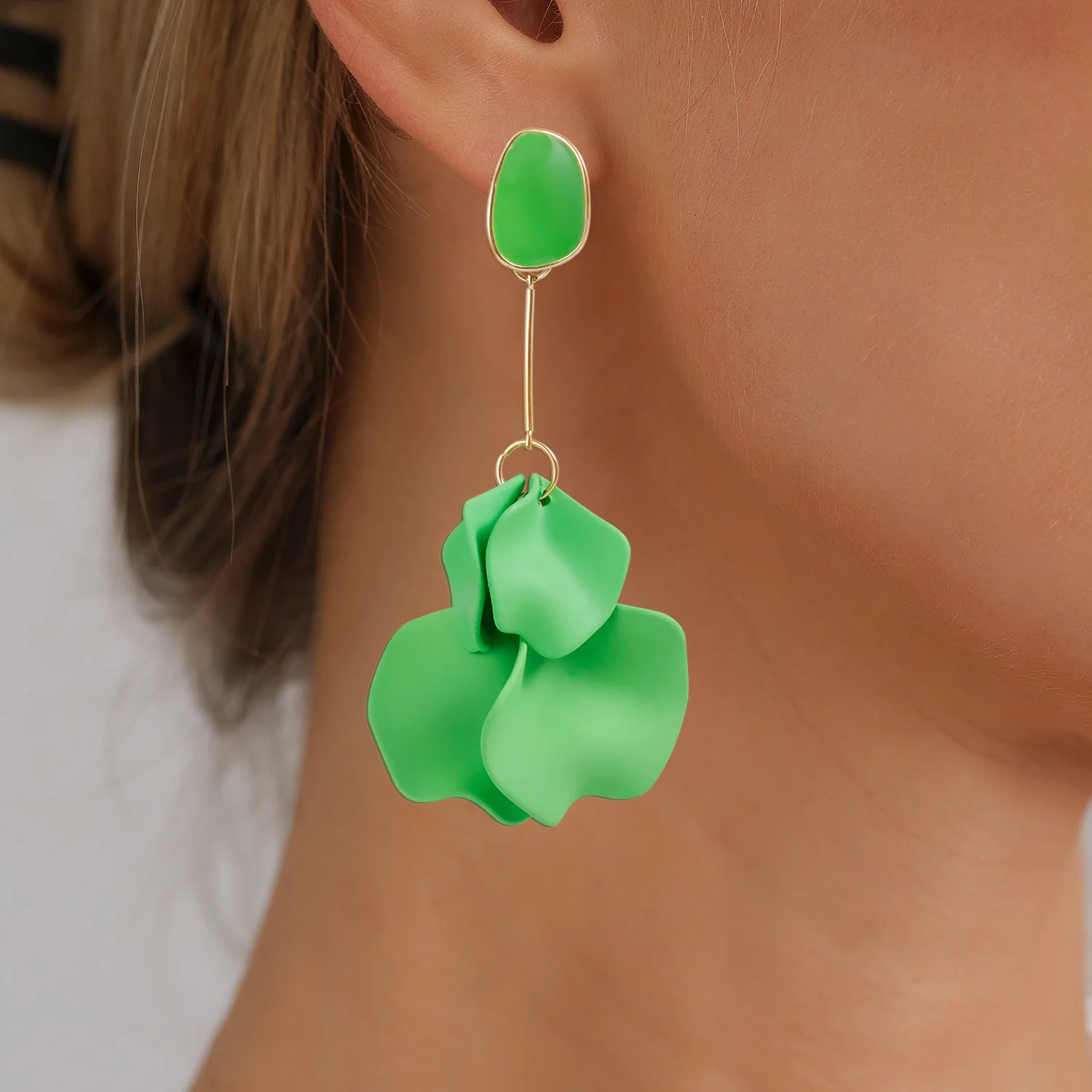 

Fashionable Minimalist Style, Fresh and Sweet Pastoral Style, Petal Flower Earrings for Women, Versatile Design, Exquisite Earrings