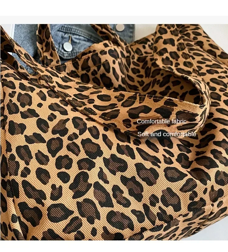 Comfortable fabric carrying strap detail