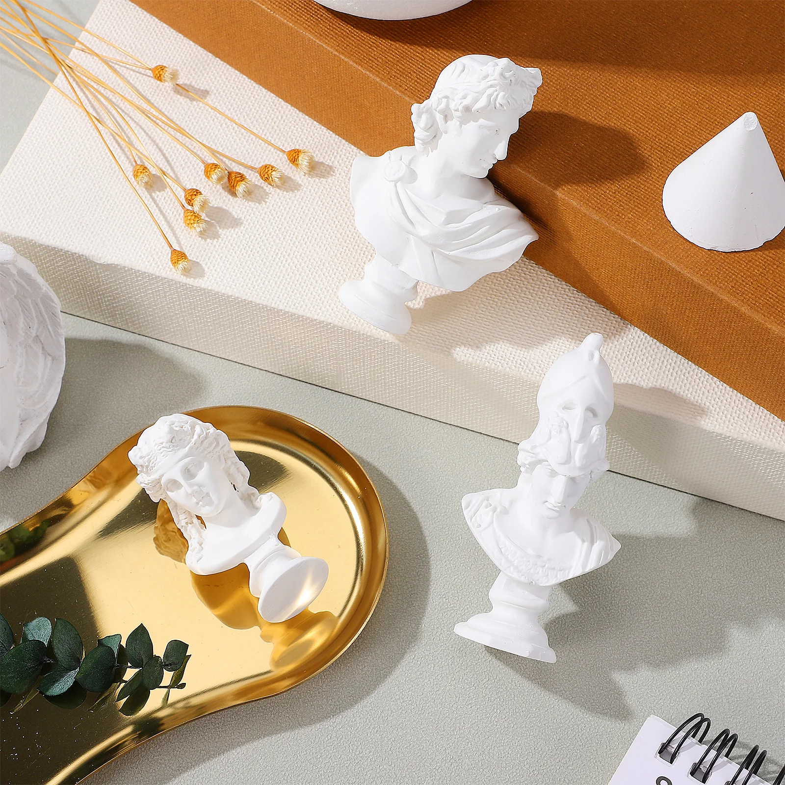 

3Pcs Mini Resin Plaster Sculpture Desktop Ornament Tabletop Adornment Office Home Decor Photography Prop Creative