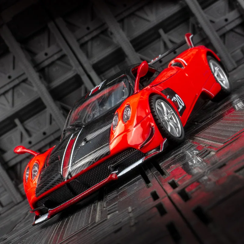 CCA 1:32 simulation Pagani alloy car model with doors that can be opened rich in details, finely crafted, and of good quality
