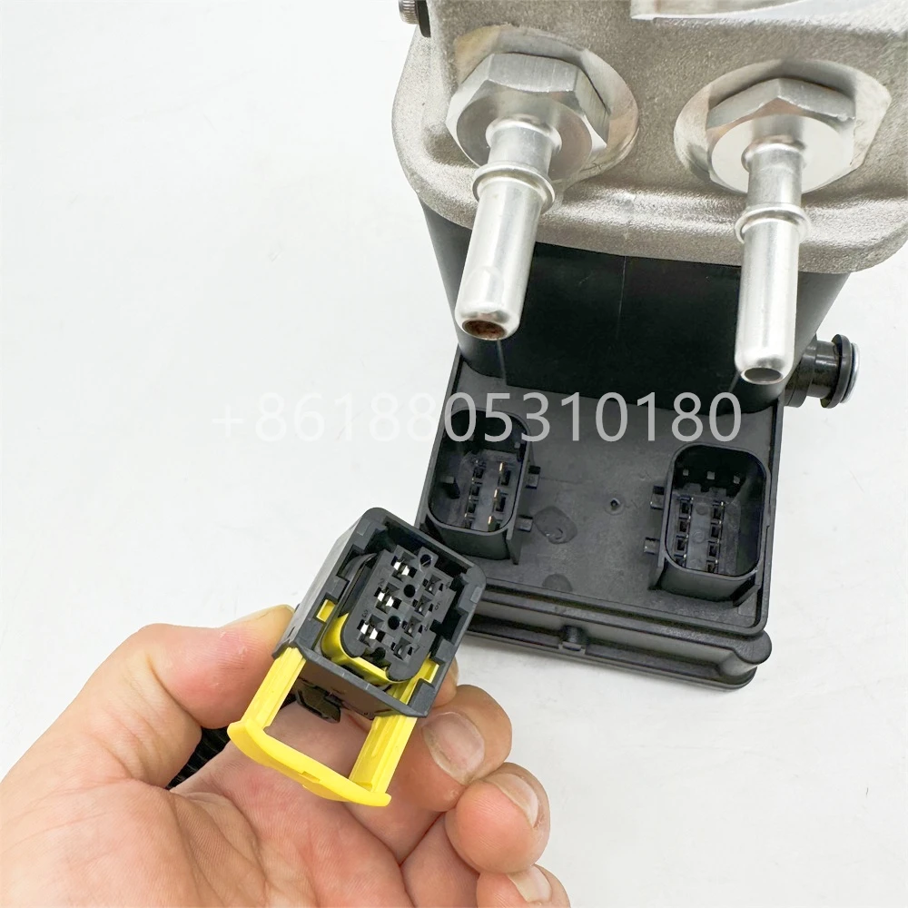 The 7-pin electrical connector  of the urea pump is suitable for Scania Mercedes  Freightliner trucks A0001407878 A0001405378