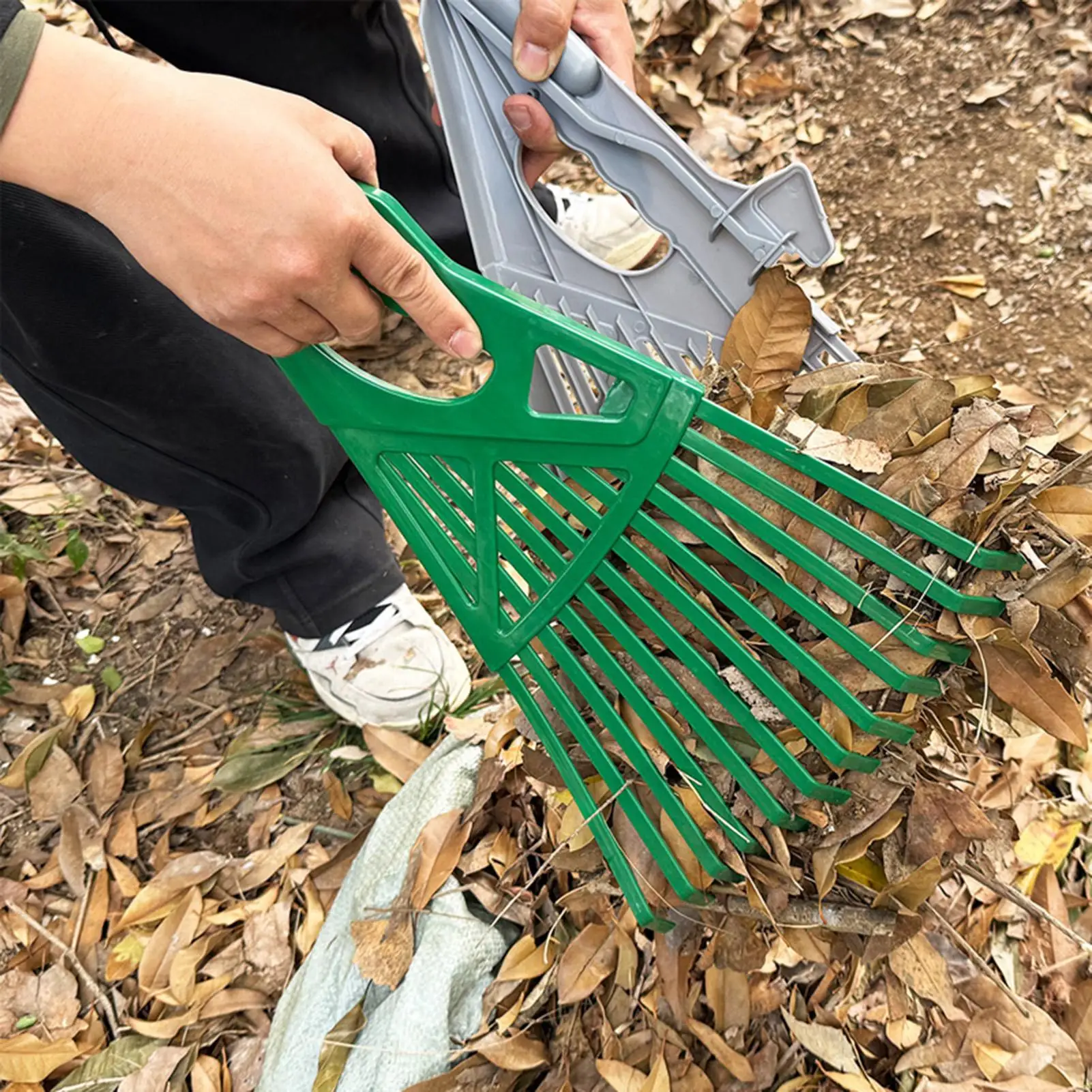

Garden Leaf Rake Wide Long Handle Ergonomic Grabber Heavy Duty Rake for Yard Grass Gardening Shrub Debris Pine Needle Landscape