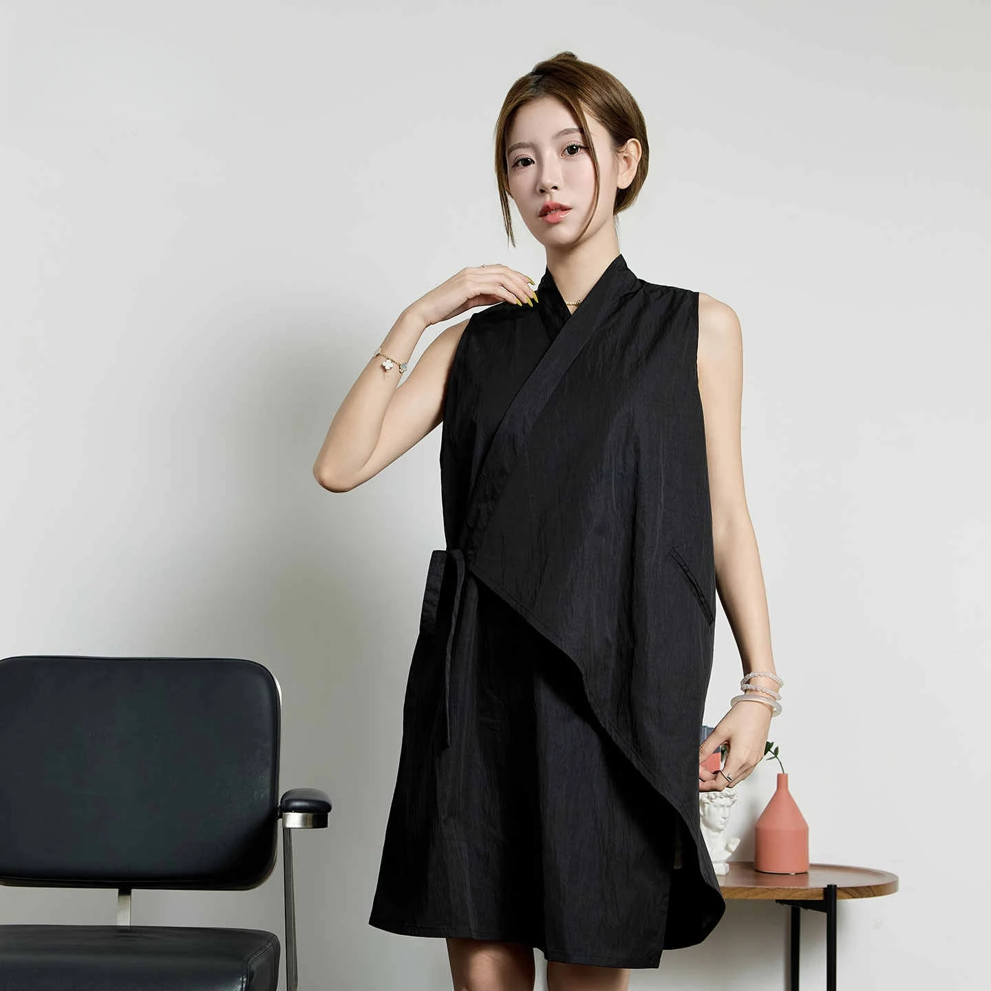 Barber Apron Hairdressing Work Clothes Hair Salon Uniform Non Stick To Hair Aprons Hairdresser Vest Pro Barbershop Haircut Smock