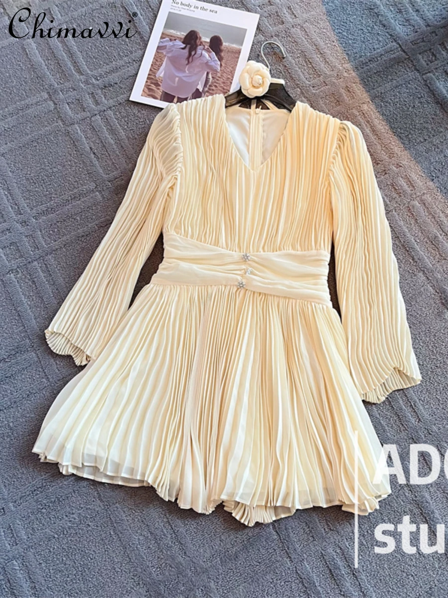 

V-neck Flared Sleeves Pleated Chiffon Dress 2024 Summer New Fashion Temperament Waist-Controlled Short A- Line Dress for Women