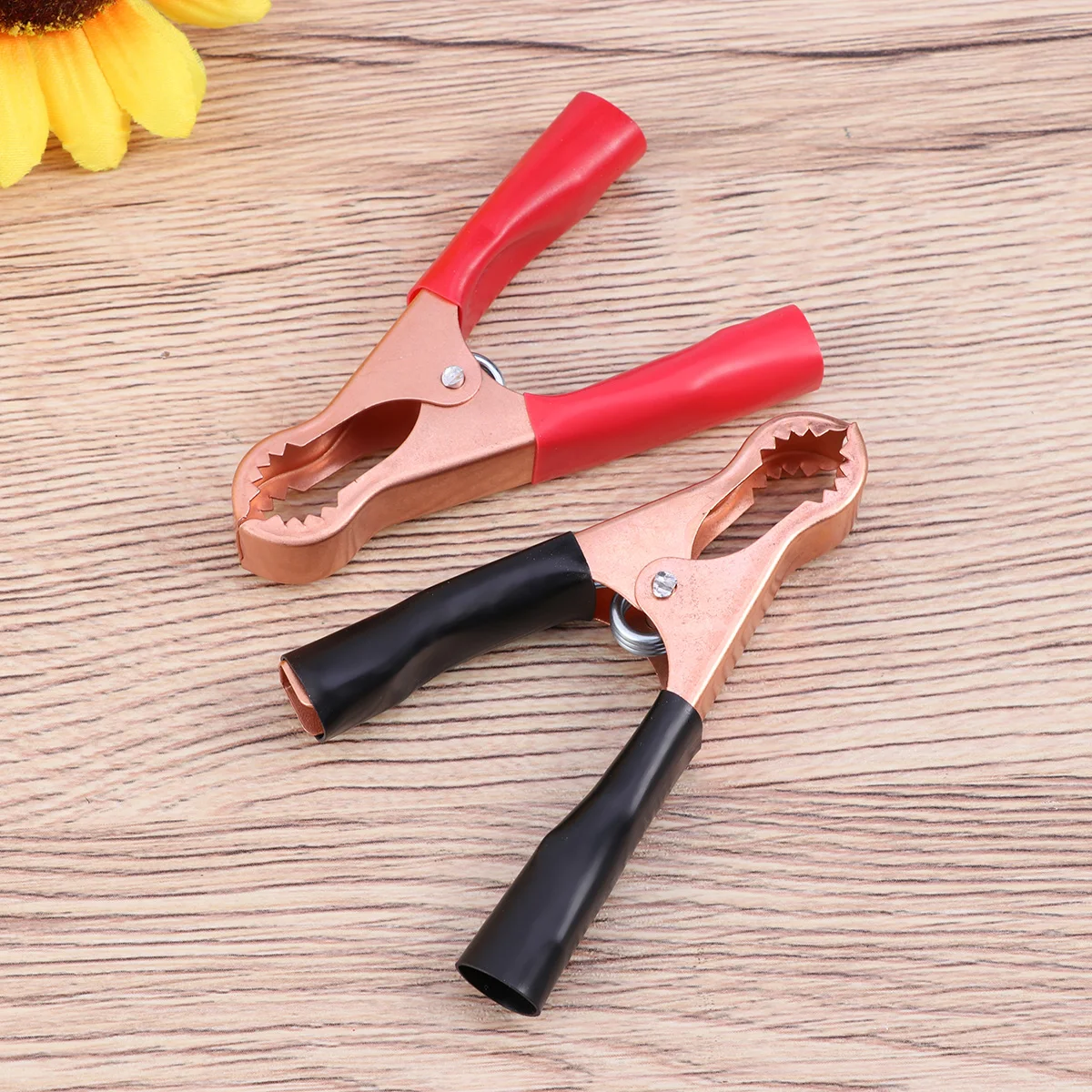 

2Pcs Clip Connector Copper Plated Insulated Alligator Clamps for Automotive Maintenance Circuit Connection