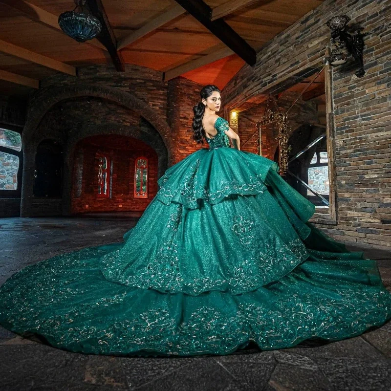 Angelsbride Vestidos De 15 Años Ball Gown Quinceanera Dresses Luxury Emerald Green Beading Tiered Appliques Girl Party Dress