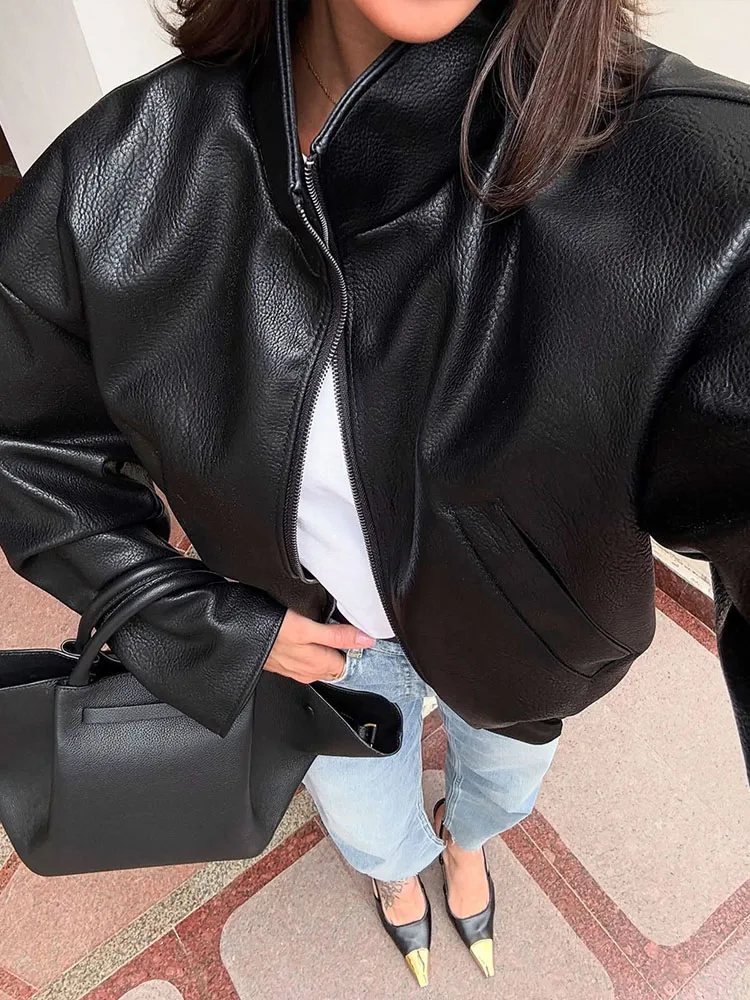 เสื้อแจ็คเก็ตหนัง MCDV แฟชั่น 2026 สำหรับผู้หญิง ทรงหลวม คอตั้ง ซิป แขนยาว มีกระเป๋า สไตล์บอมเบอร์ ชิค เหมาะสำหรับใส่ไปทำงานหรือใส่ลำลอง