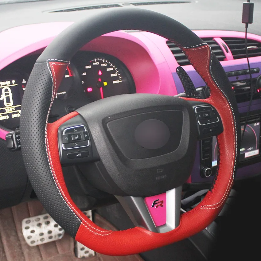 غطاء عجلة قيادة السيارة مصنوع يدويًا وغير قابل للانزلاق باللون الأسود والأحمر من الجلد الطبيعي لملحقات سيات ليون الداخلية