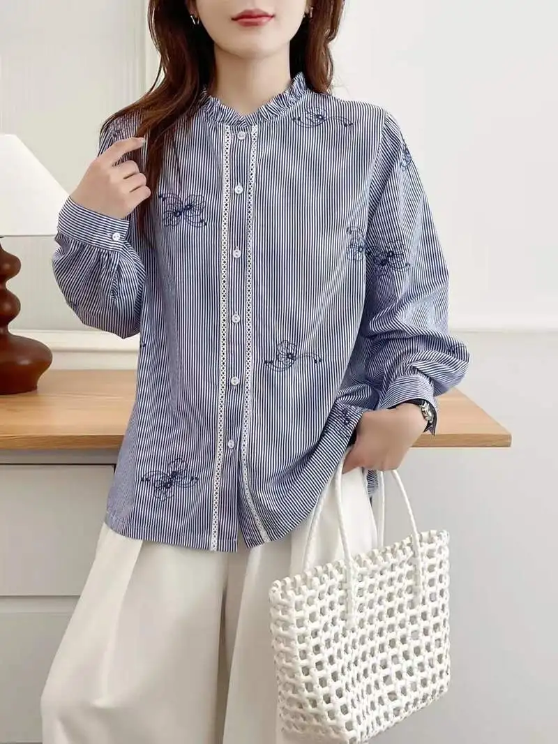 جديد 2025 الخريف قميص قطني بكم طويل ، المرأة الوقوف مخطط التطريز ، موري فتاة OL الفرنسية الرجعية شيك بلوزة فضفاضة T59282CC