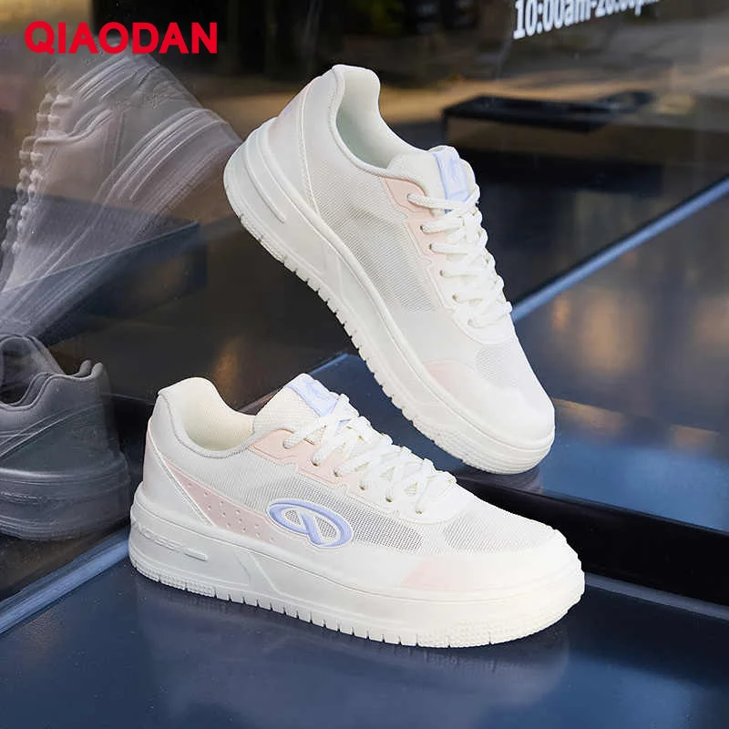 

QIAODAN Skateboarding Shoes Women Walking Comfortable Flat Shoes Student Breathable Mesh Sneakers Matching Skirts QXL052252507