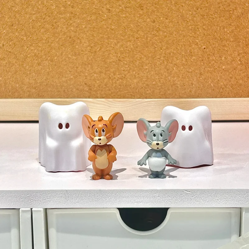 TAKARA TOMY 4pcs Gashapon Tom และ Jerry Ghost เครื่องแต่งกาย Hide-And-Seek อะนิเมะรูปของเล่นสําหรับของขวัญเด็กสะสมเครื่องประดับ