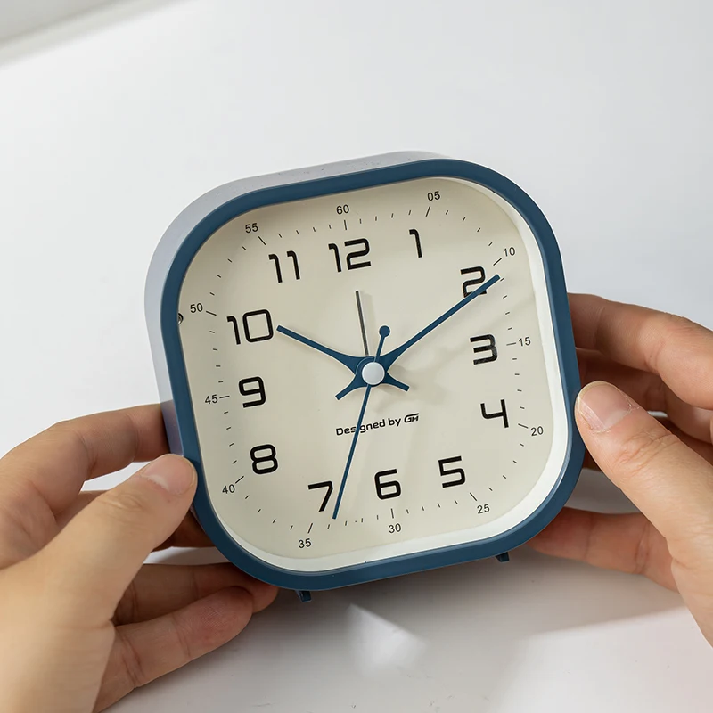 Children's alarm clock, modern style, silent operation time, plastic material, large digital clock, looks beautiful on the desk