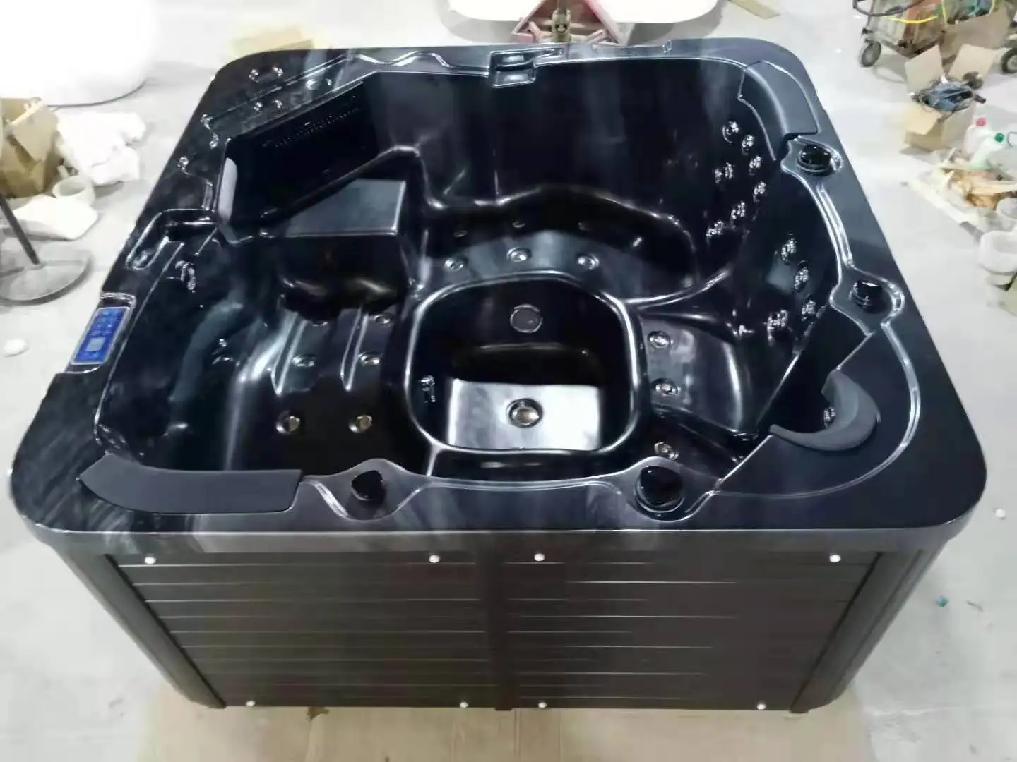 Factory Wholesale Acrylic 5 Person Massage Bathtub Hot Tub Swim Pool Outdoor SPA