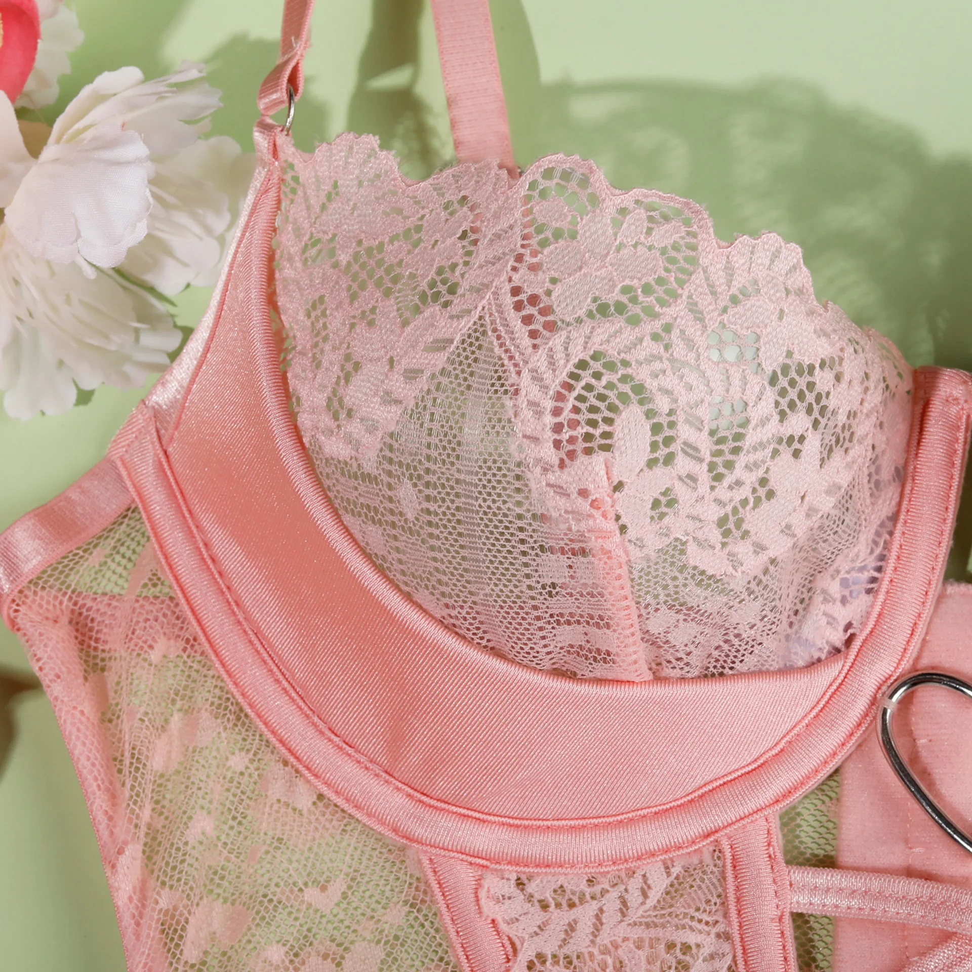 2 قطعة الوردي المثيرة Underwire مجموعة رفع البرازيلي مثير العشير السباغيتي حزام مجموعة الملابس الداخلية بودسوت/ بدلة الجسم المصنوعة من الدانتيل النساء عارية الذراعين