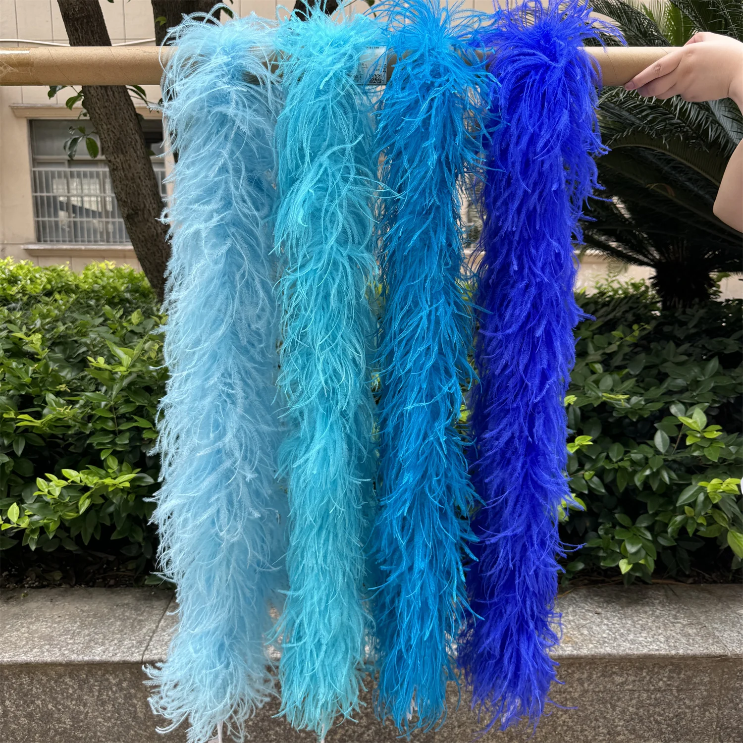 

Fluffy Blue Ostrich Feathers Boa 6 Ply 0.5/1/1.3/2/3Meter Mixed Colored Plumes Fashion Show Carnival Party Feather Accessories