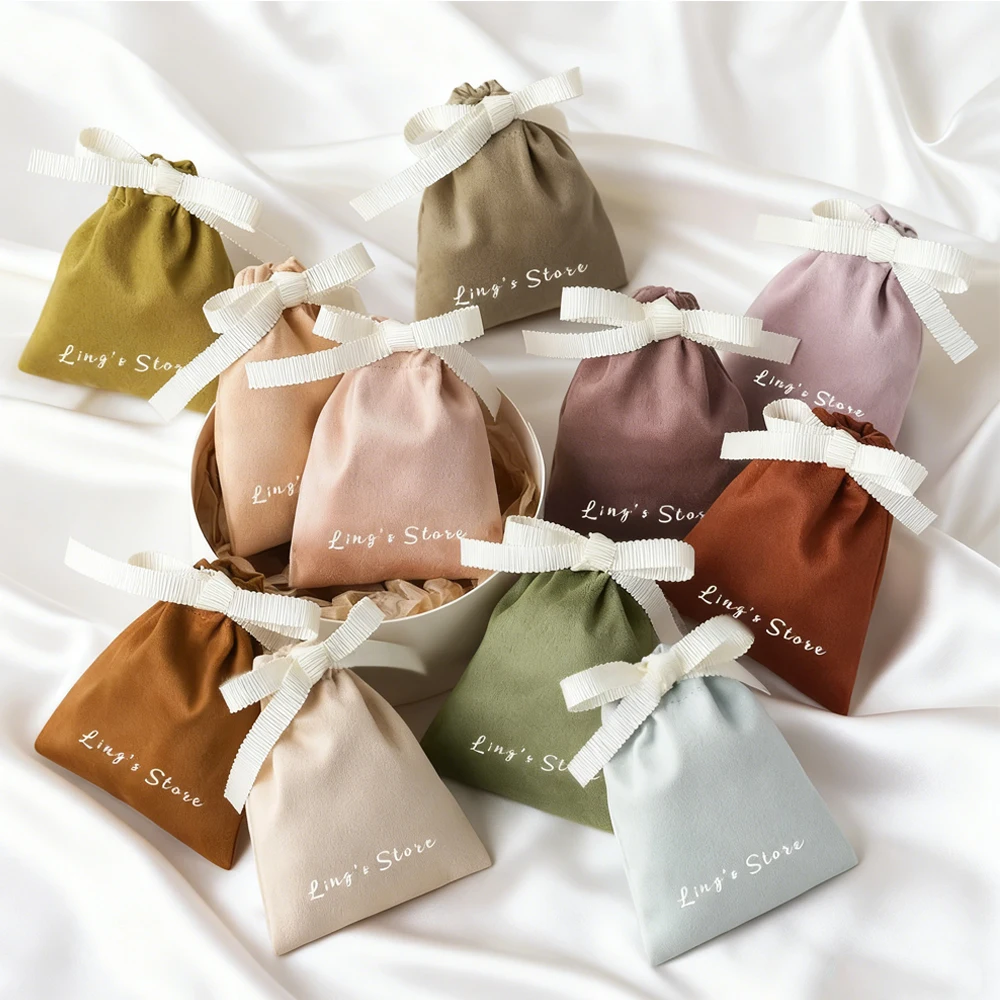 

100 шт., фланелевая сумка с персонализированным логотипом, ювелирные изделия, бархатная сумка на шнурке, замшевая лента, сумка для сережек, косметический браслет, кольца, упаковка