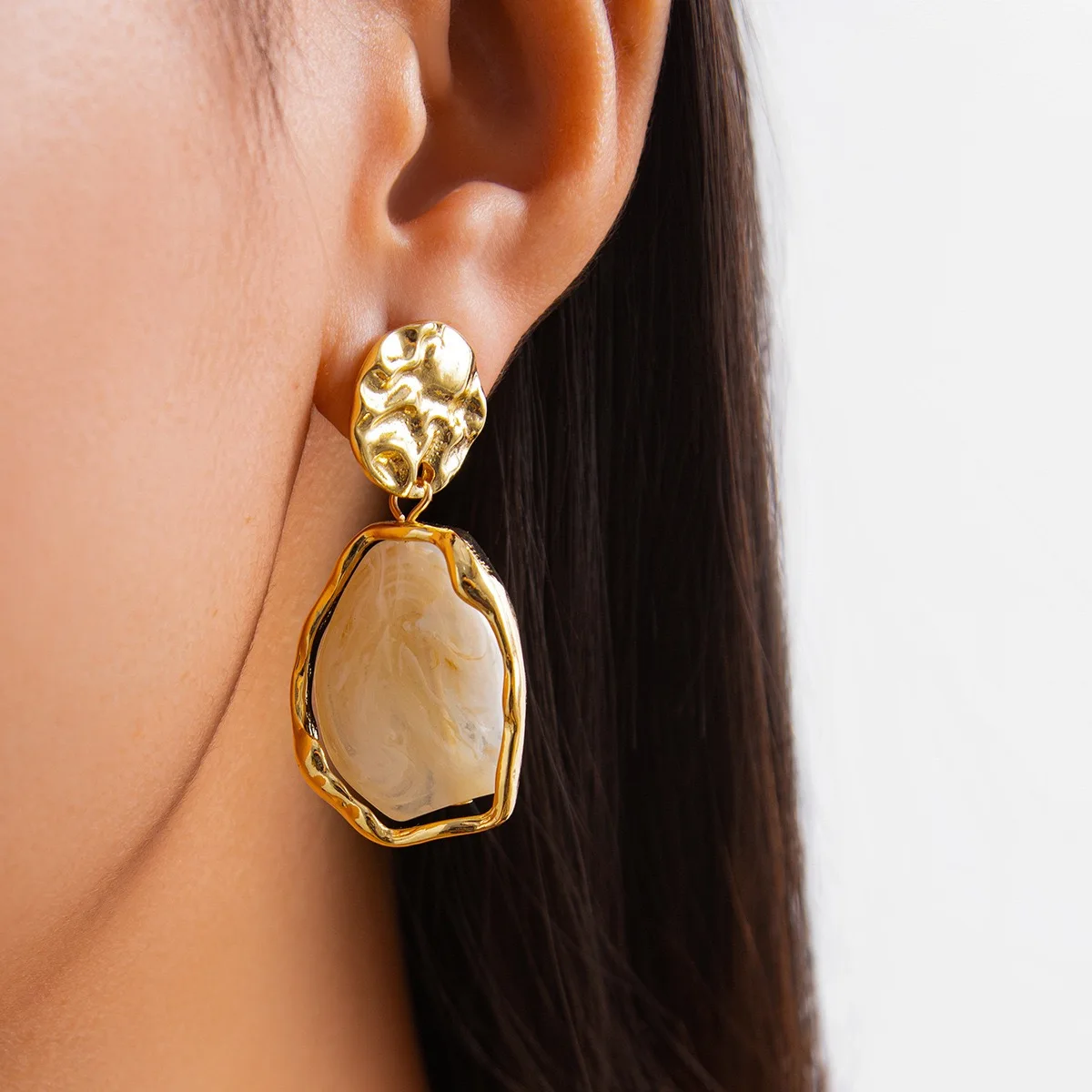 

French Fashion Metal Folded Ear Jewelry Luxury Retro Women's Gift Elegant Wrinkled Earrings Stylish Accessory for Ladies