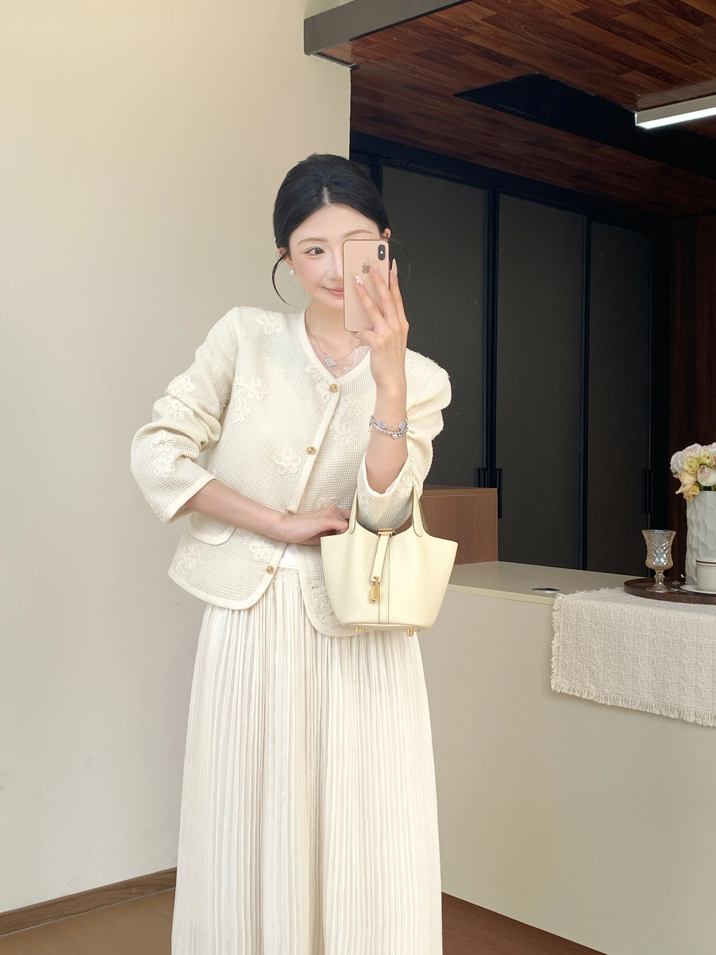 

Элегантная вышитая короткая куртка для женщин в нежном стиле, на пуговицах, с длинными рукавами, верхняя одежда для весны и лета, дышащая, из полиэфирного волокна